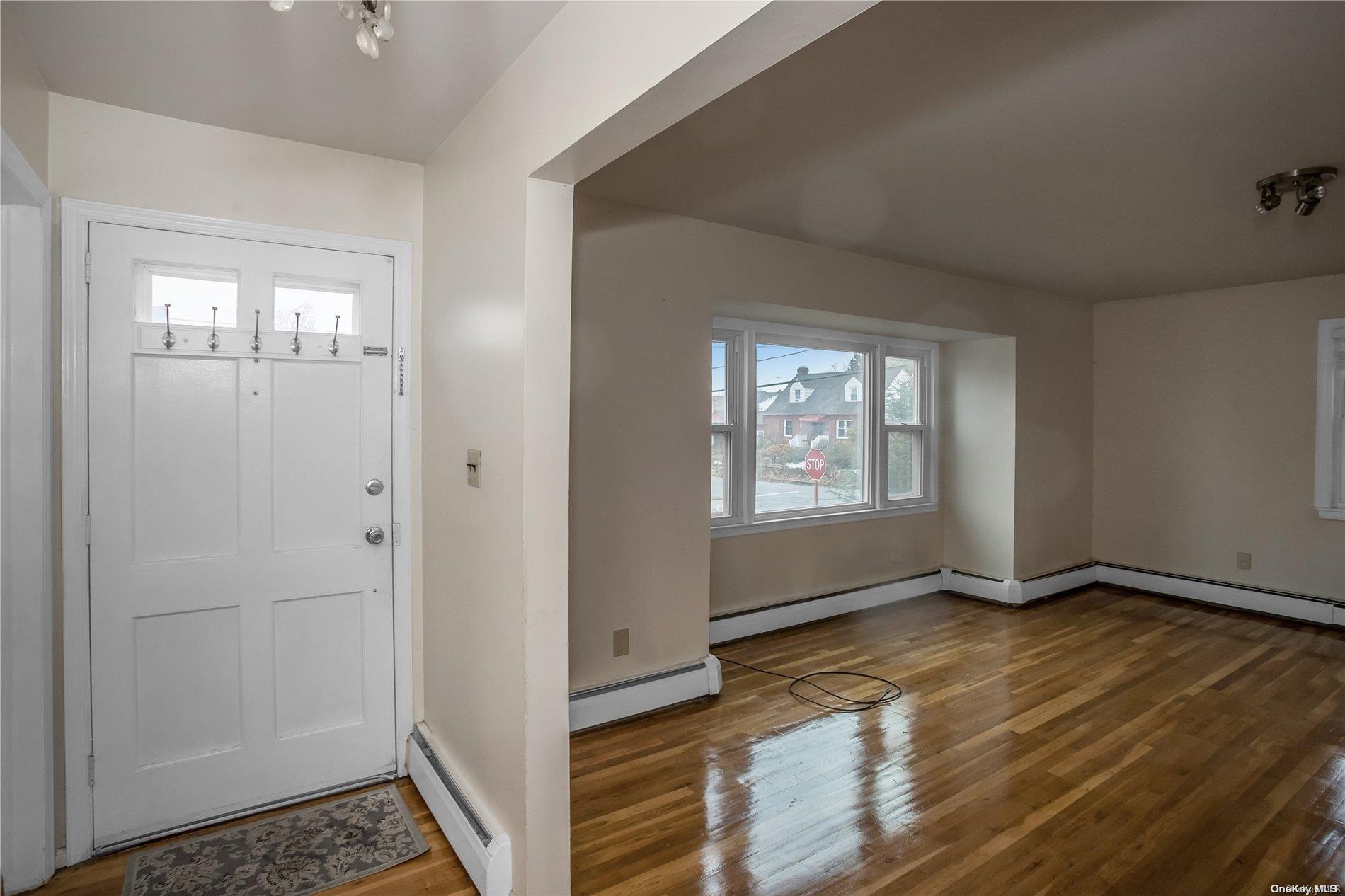 #4 photo, 159 Collins Avenue, Williston Park , NY 11596