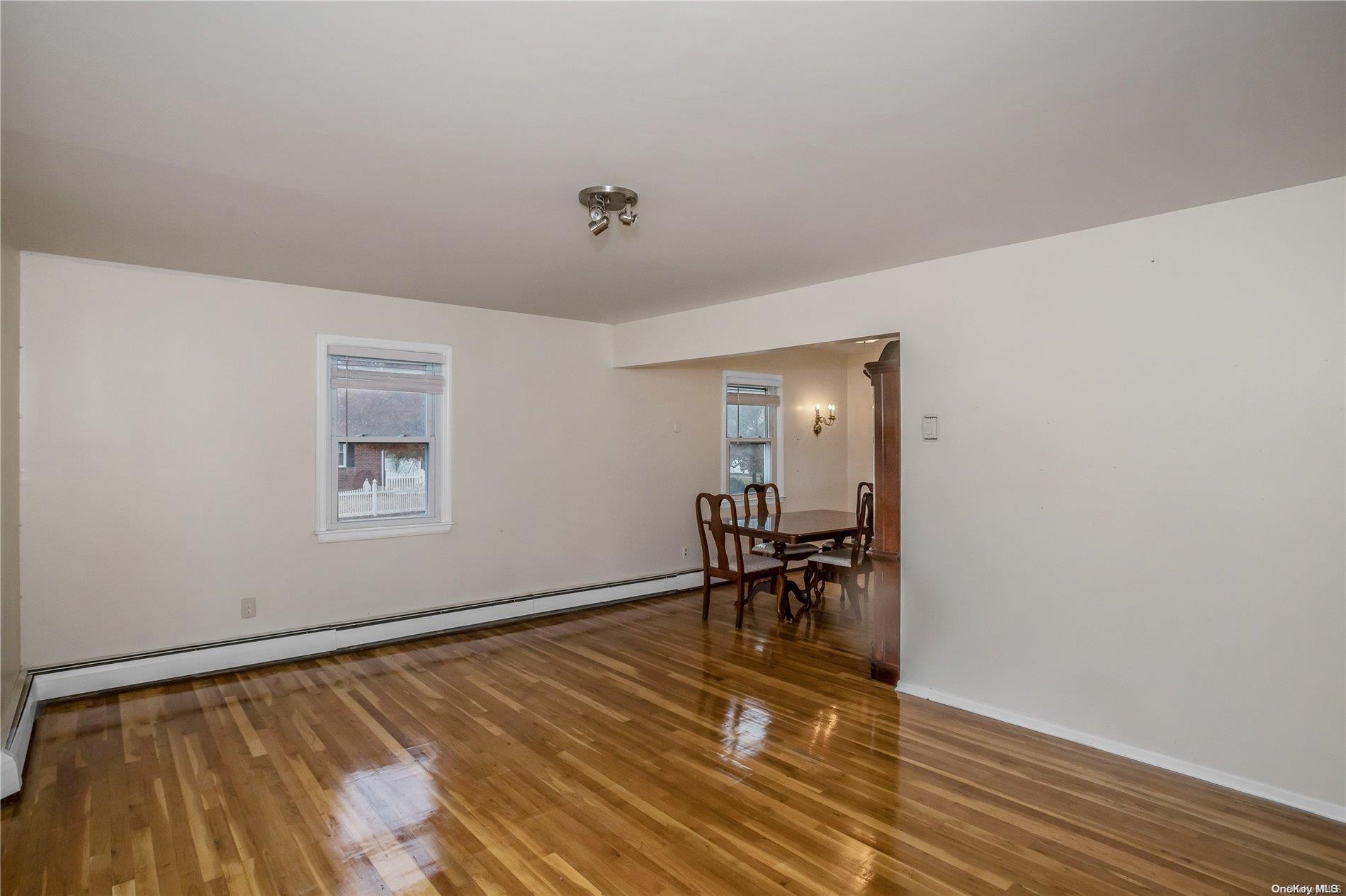 #5 photo, 159 Collins Avenue, Williston Park , NY 11596