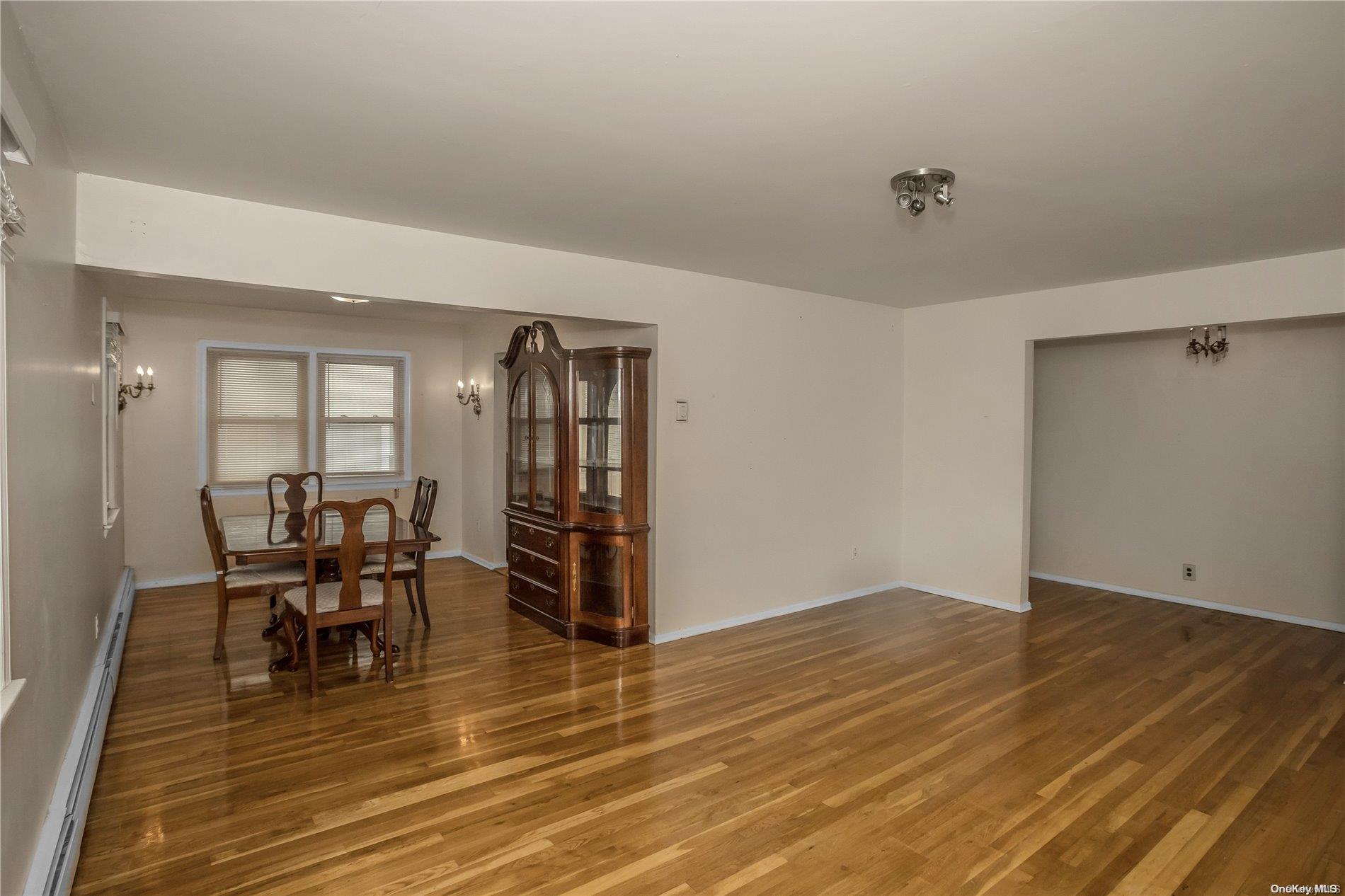 #6 photo, 159 Collins Avenue, Williston Park , NY 11596