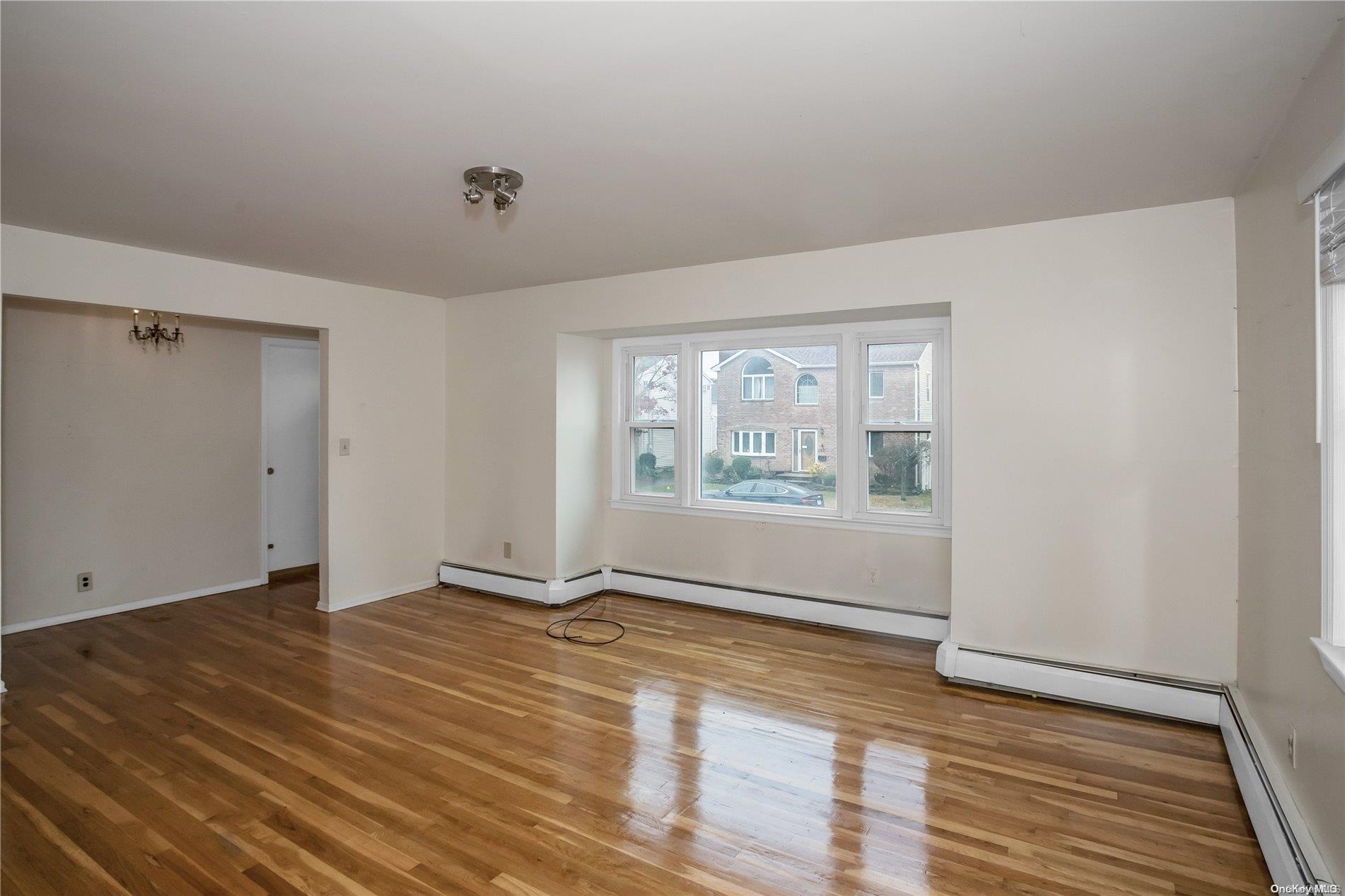 #7 photo, 159 Collins Avenue, Williston Park , NY 11596