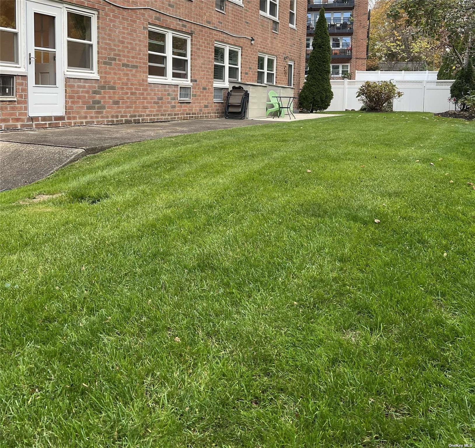 #11 photo, 32 Pearsall Avenue, ナッソー郡 Glen Cove , NY 11542