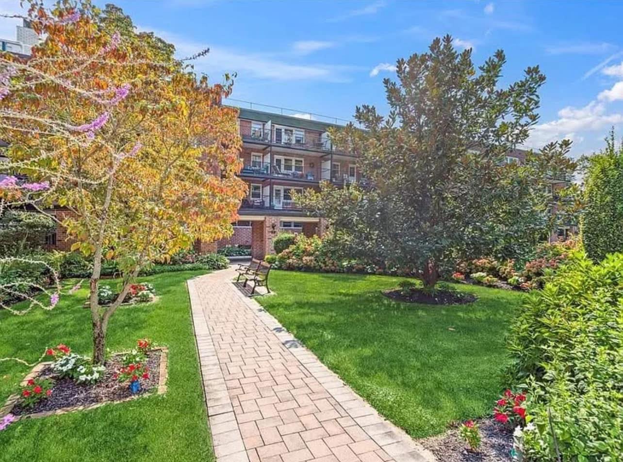 #2 photo, 32 Pearsall Avenue, ナッソー郡 Glen Cove , NY 11542