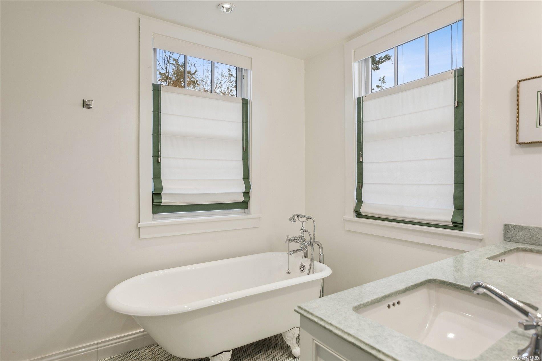 #11 photo, 18 Pleasant Avenue, サフォーク郡 Westhampton , NY 11977