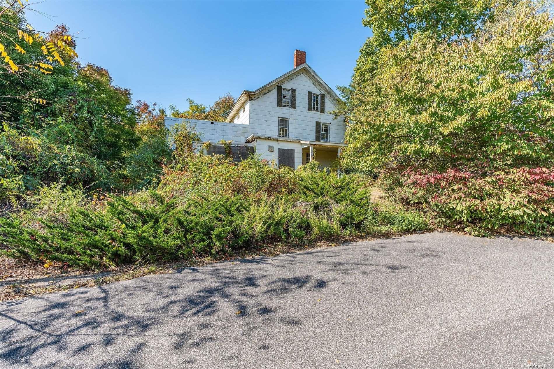 #11 photo, 1117 Main Road, Riverhead , NY 11901