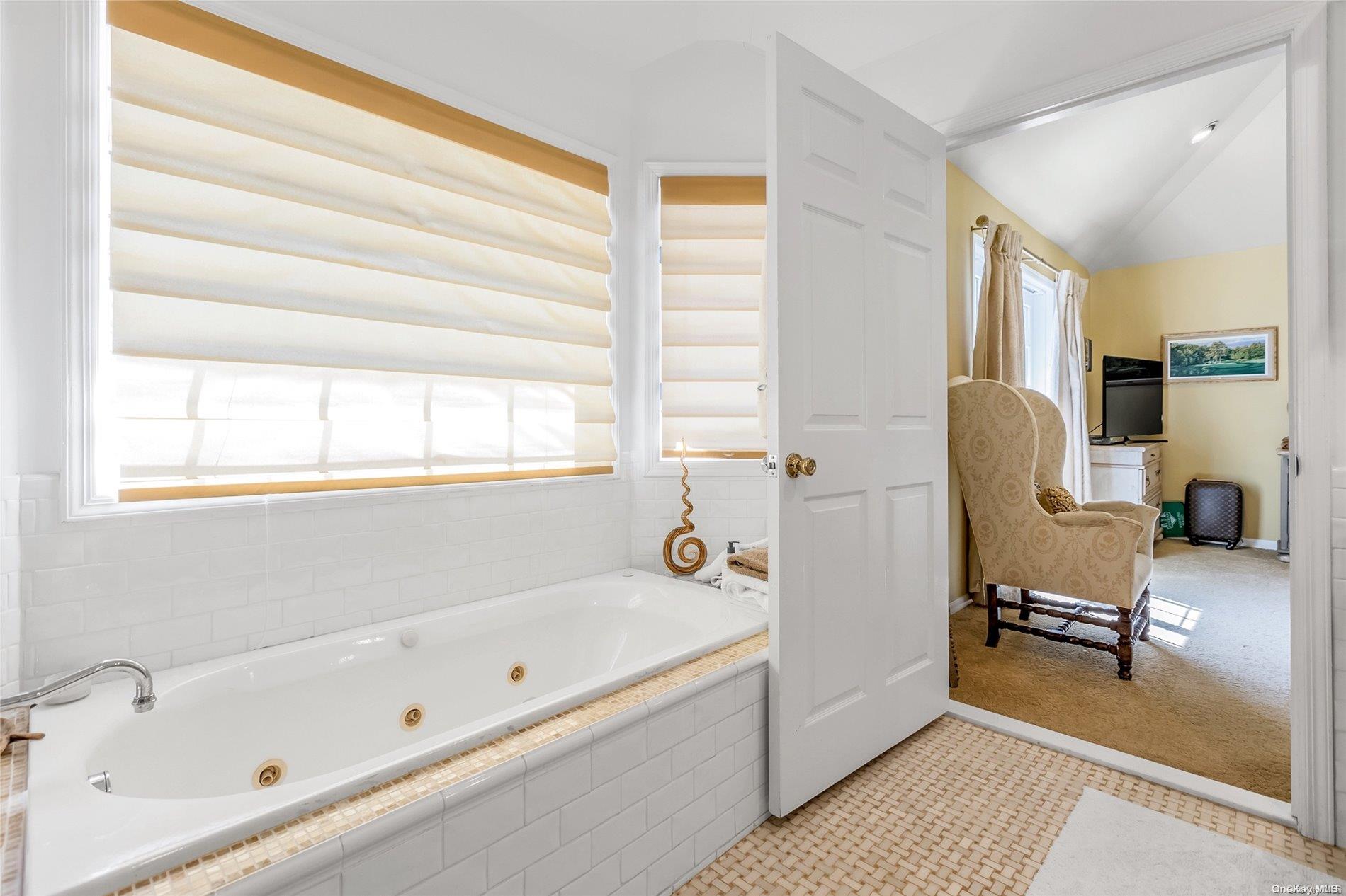 #11 photo, 3 Pine Grove Court, サフォーク郡 Westhampton , NY 11977