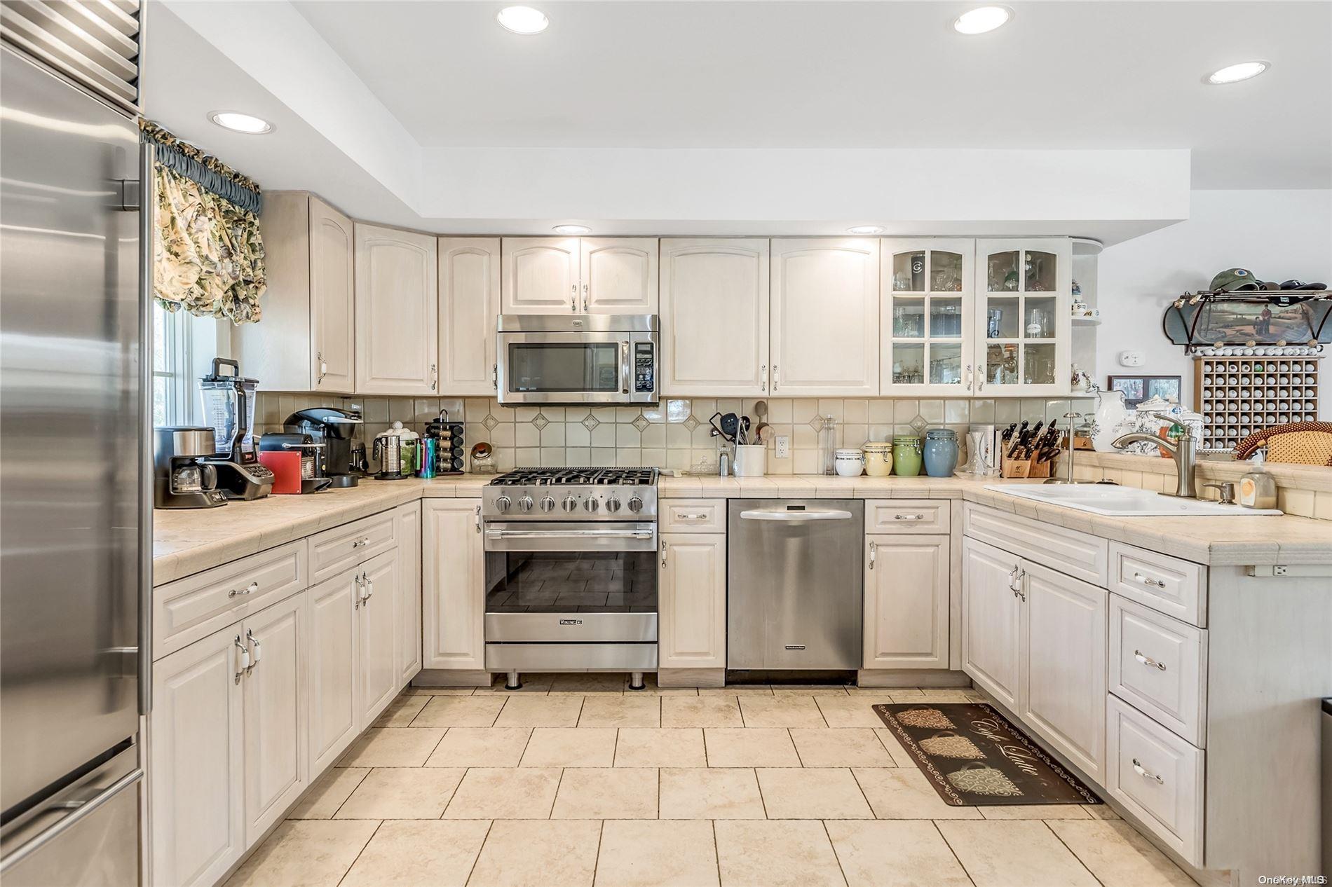 #19 photo, 3 Pine Grove Court, サフォーク郡 Westhampton , NY 11977