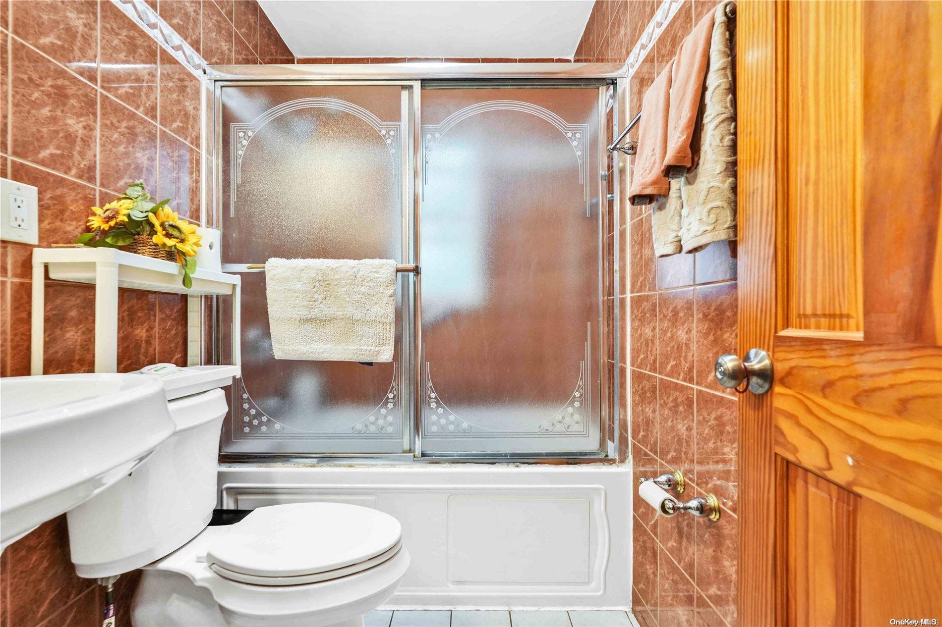 #11 photo, 1260 Bretton Road, 롱 아일랜드 Valley Stream , NY 11580