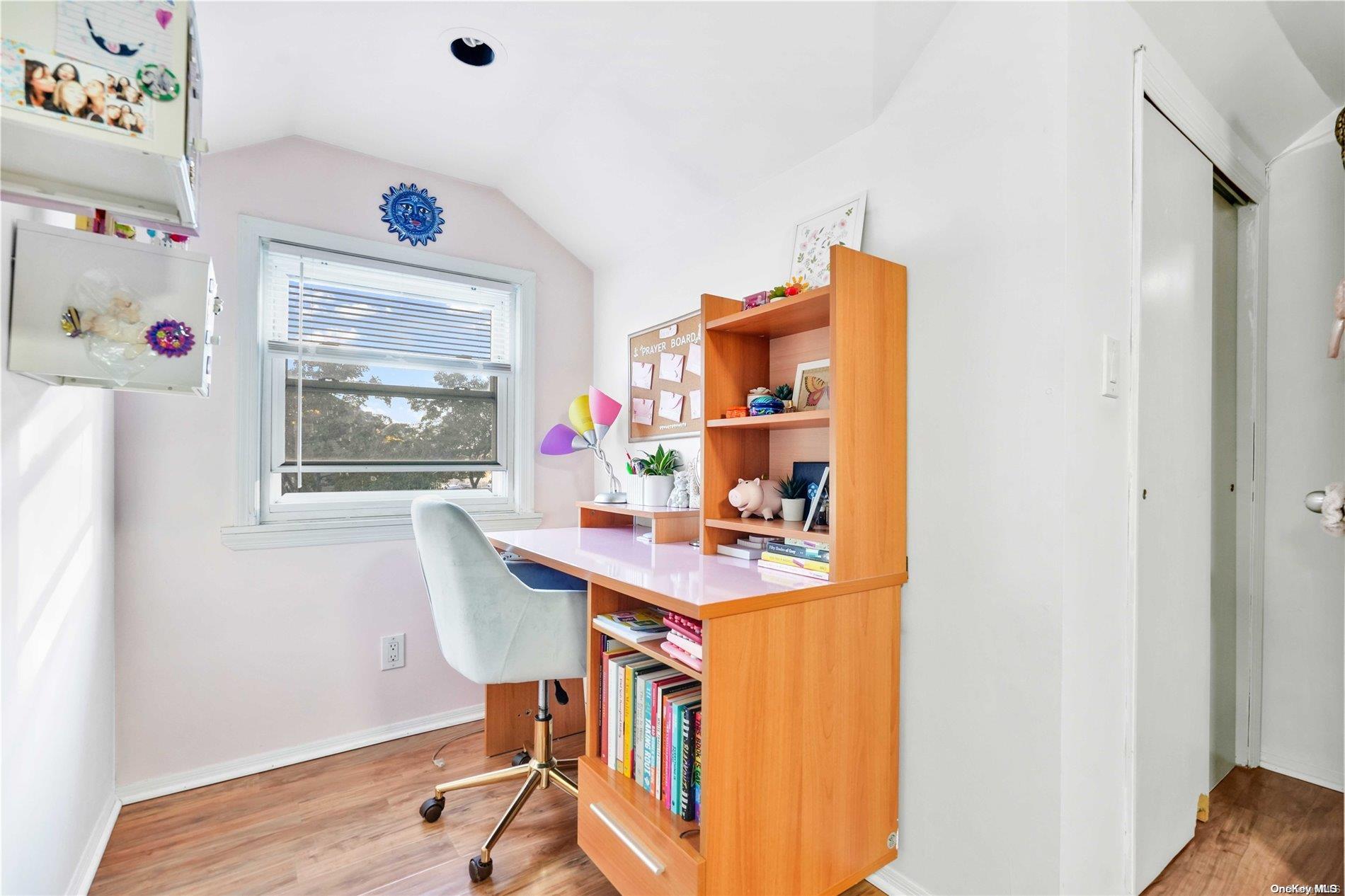 #15 photo, 1260 Bretton Road, 롱 아일랜드 Valley Stream , NY 11580