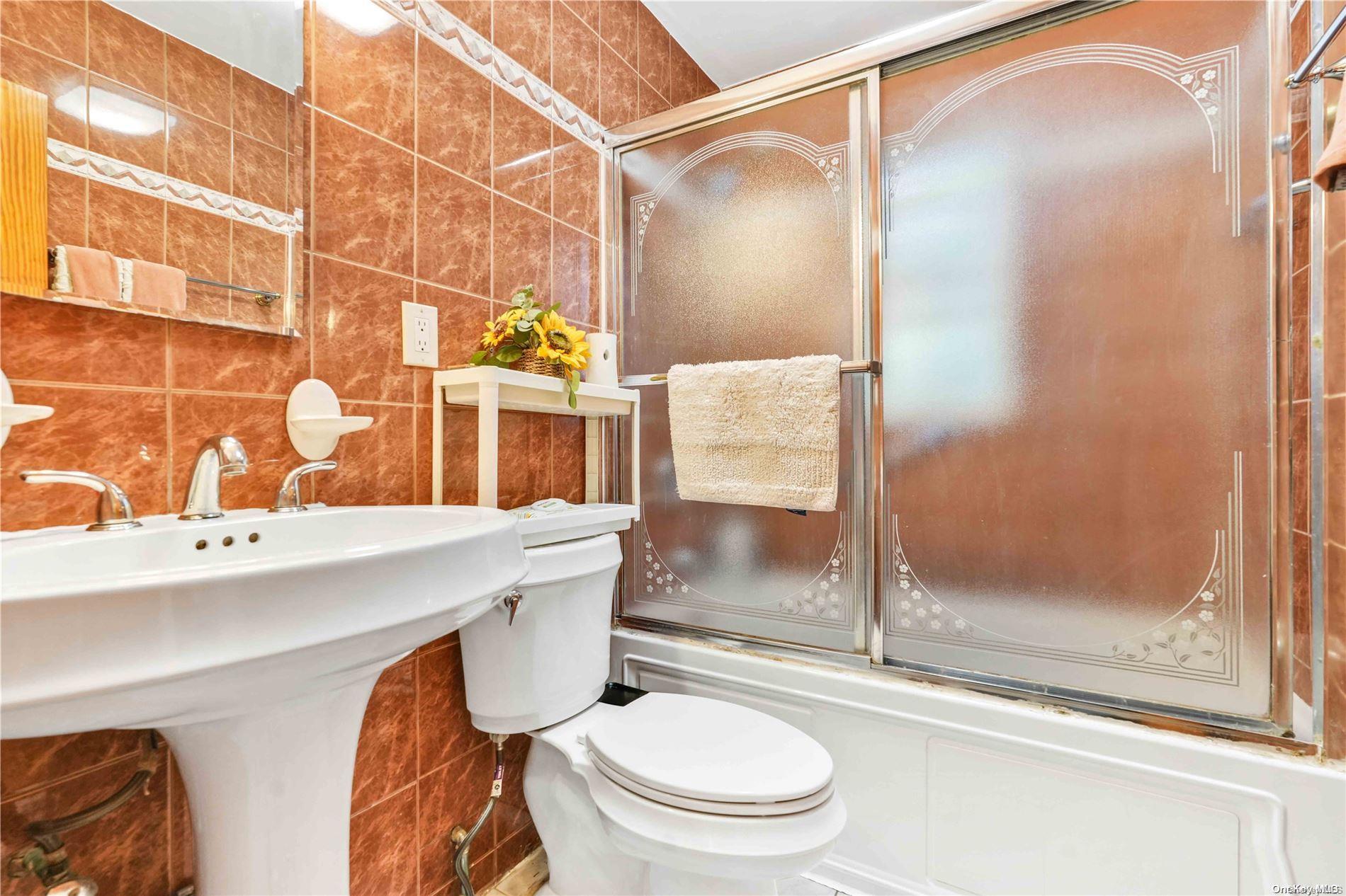 #19 photo, 1260 Bretton Road, 롱 아일랜드 Valley Stream , NY 11580