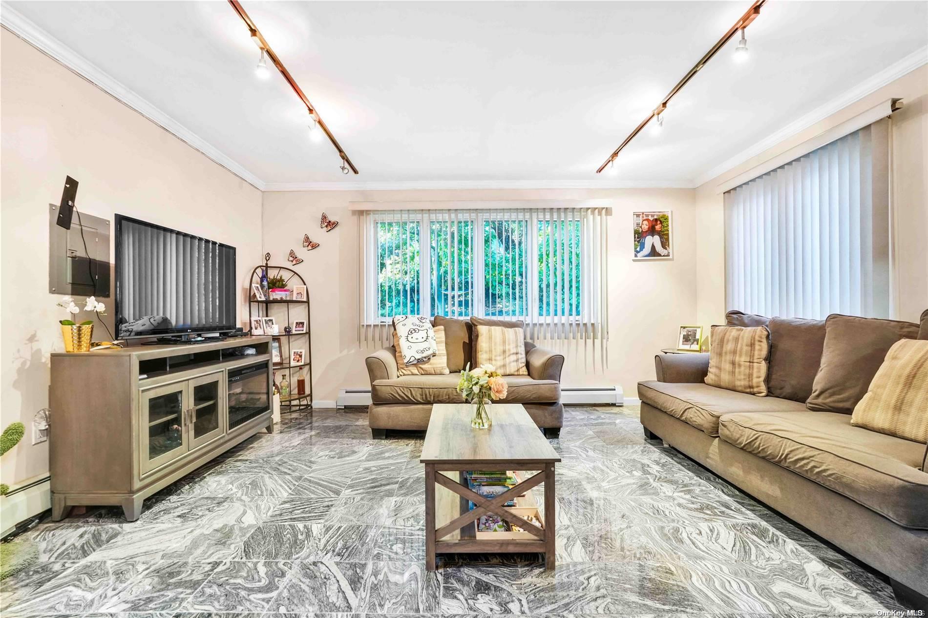 #4 photo, 1260 Bretton Road, 롱 아일랜드 Valley Stream , NY 11580