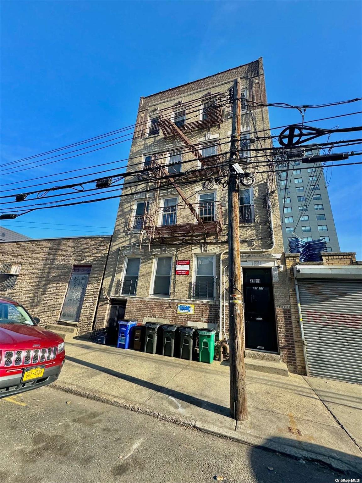 #11 photo, 37-11 9th Street, קווינס Long Island City , NY 11101