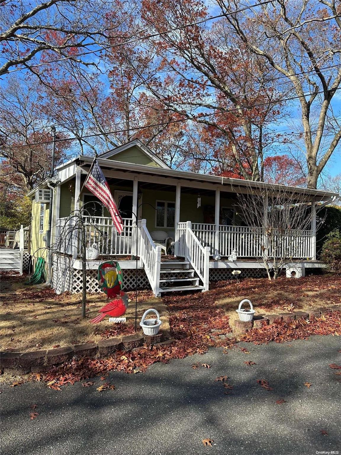 #1 photo, 10 Siracusa Boulevard, Smithtown , NY 11787