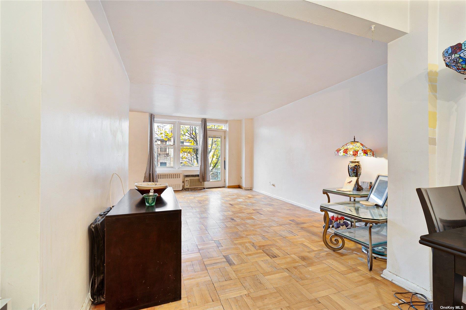 #3 photo, 1625 Emmons Avenue, ブルックリン区 Brooklyn , NY 11235