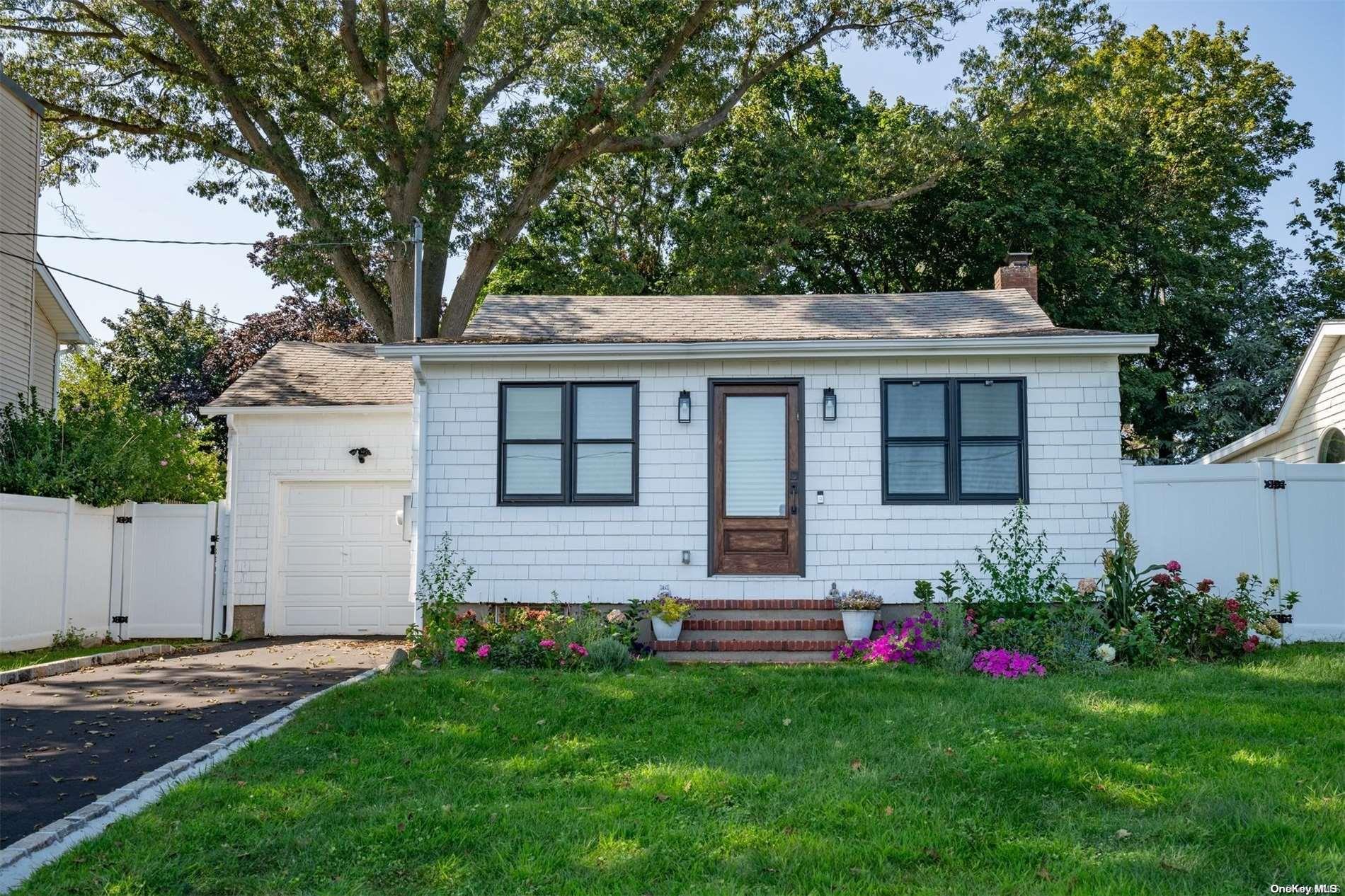 #1 photo, 26 Hillside Avenue, सफ़ोक काउंटी Northport , NY 11768