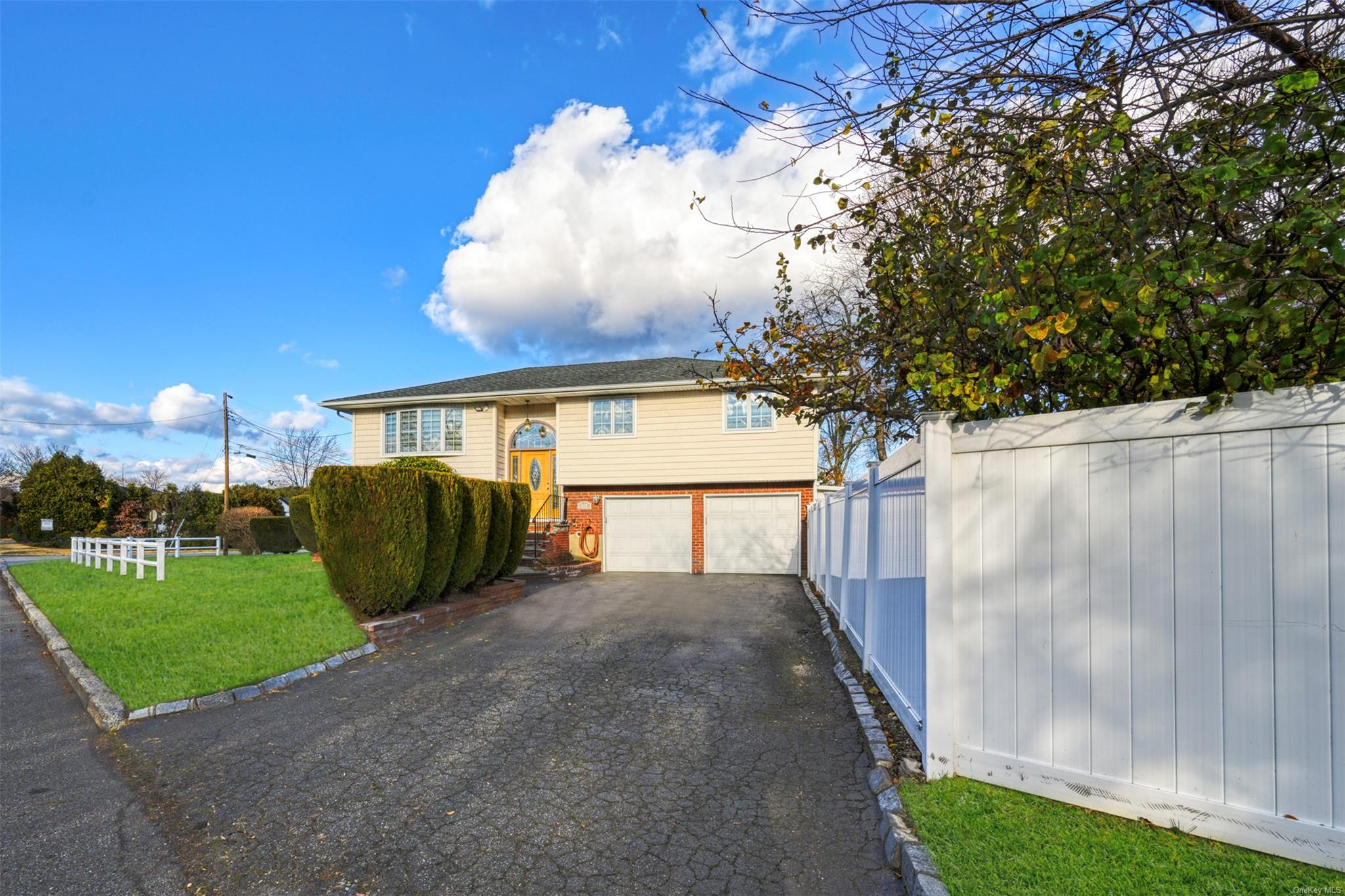 #1 photo, 170 Radcliffe Road, Plainview , NY 11803