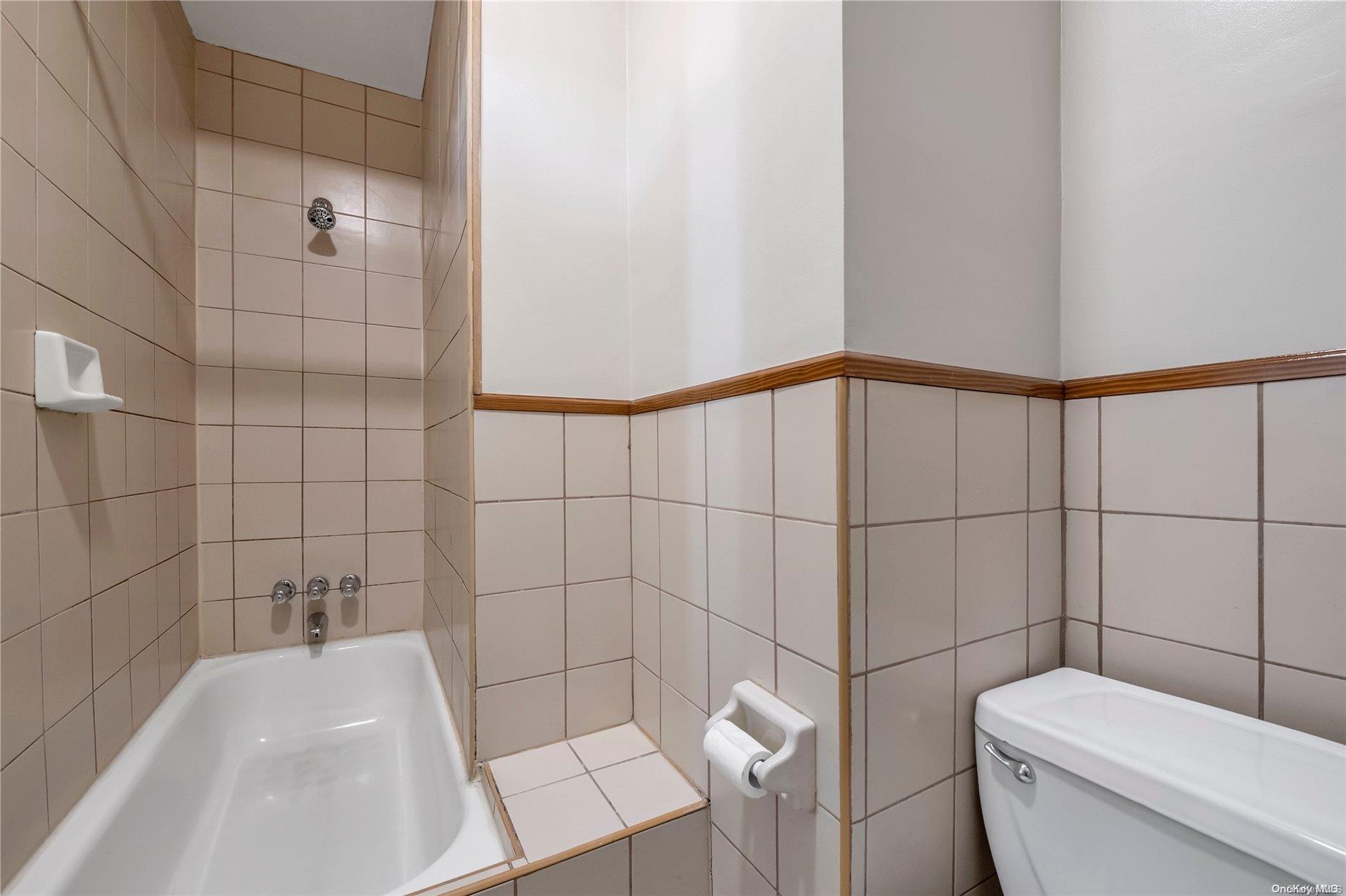 #10 photo, 22-19 Steinway Street, クイーンズ区 Astoria , NY 11105