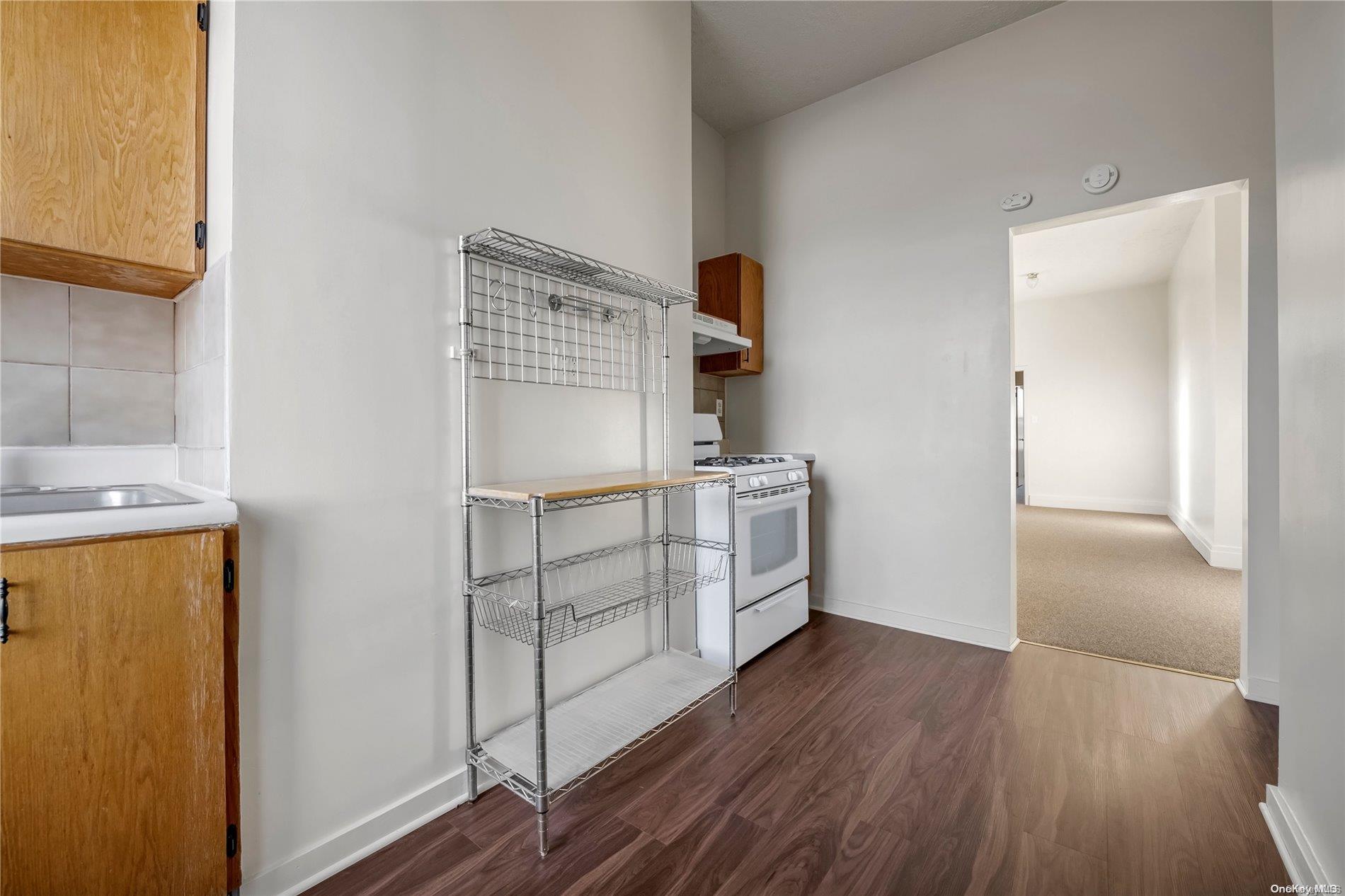 #11 photo, 22-19 Steinway Street, クイーンズ区 Astoria , NY 11105