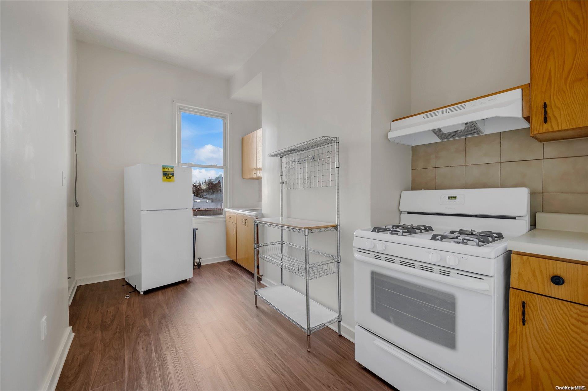 #8 photo, 22-19 Steinway Street, クイーンズ区 Astoria , NY 11105