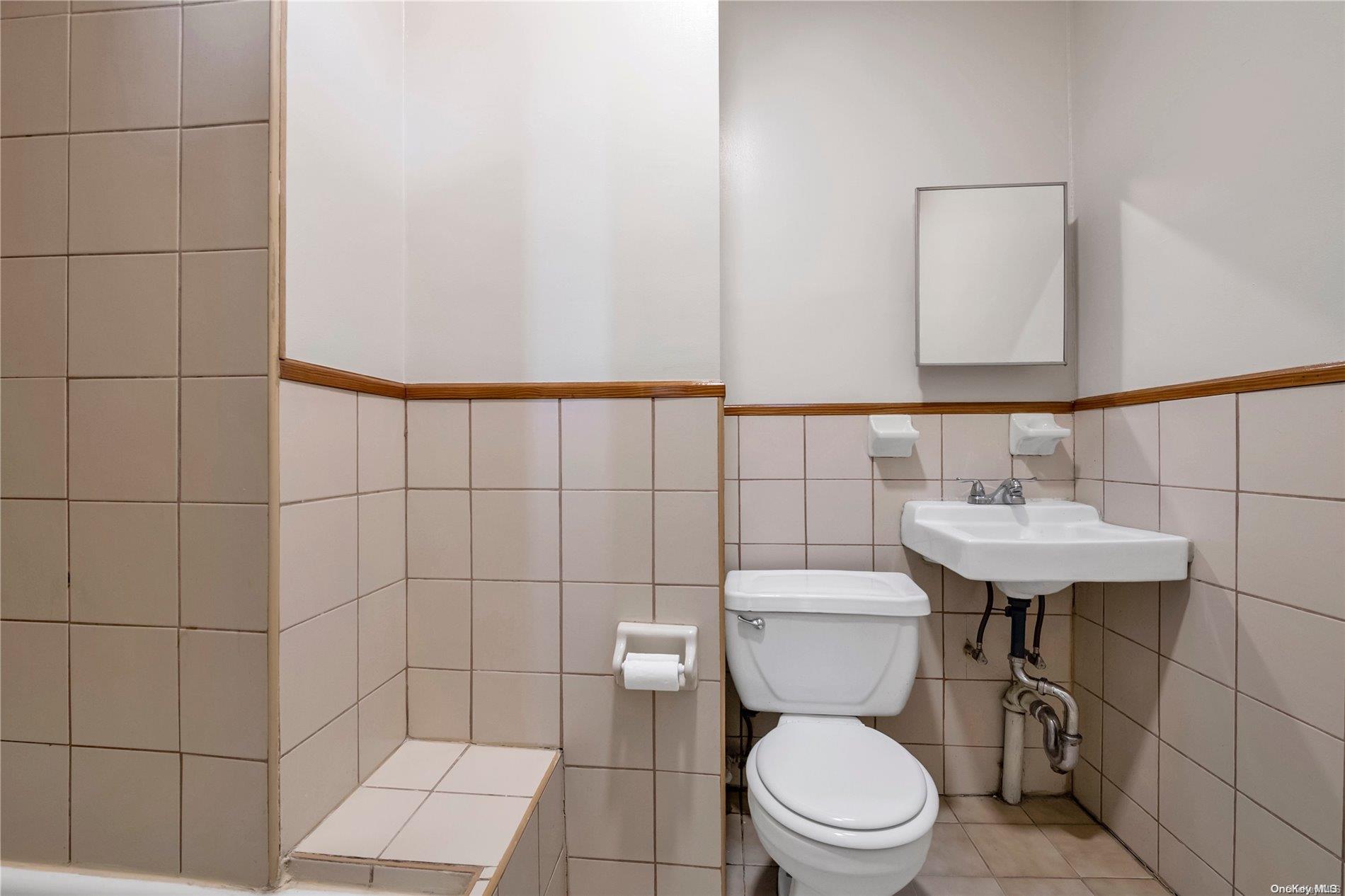 #9 photo, 22-19 Steinway Street, クイーンズ区 Astoria , NY 11105