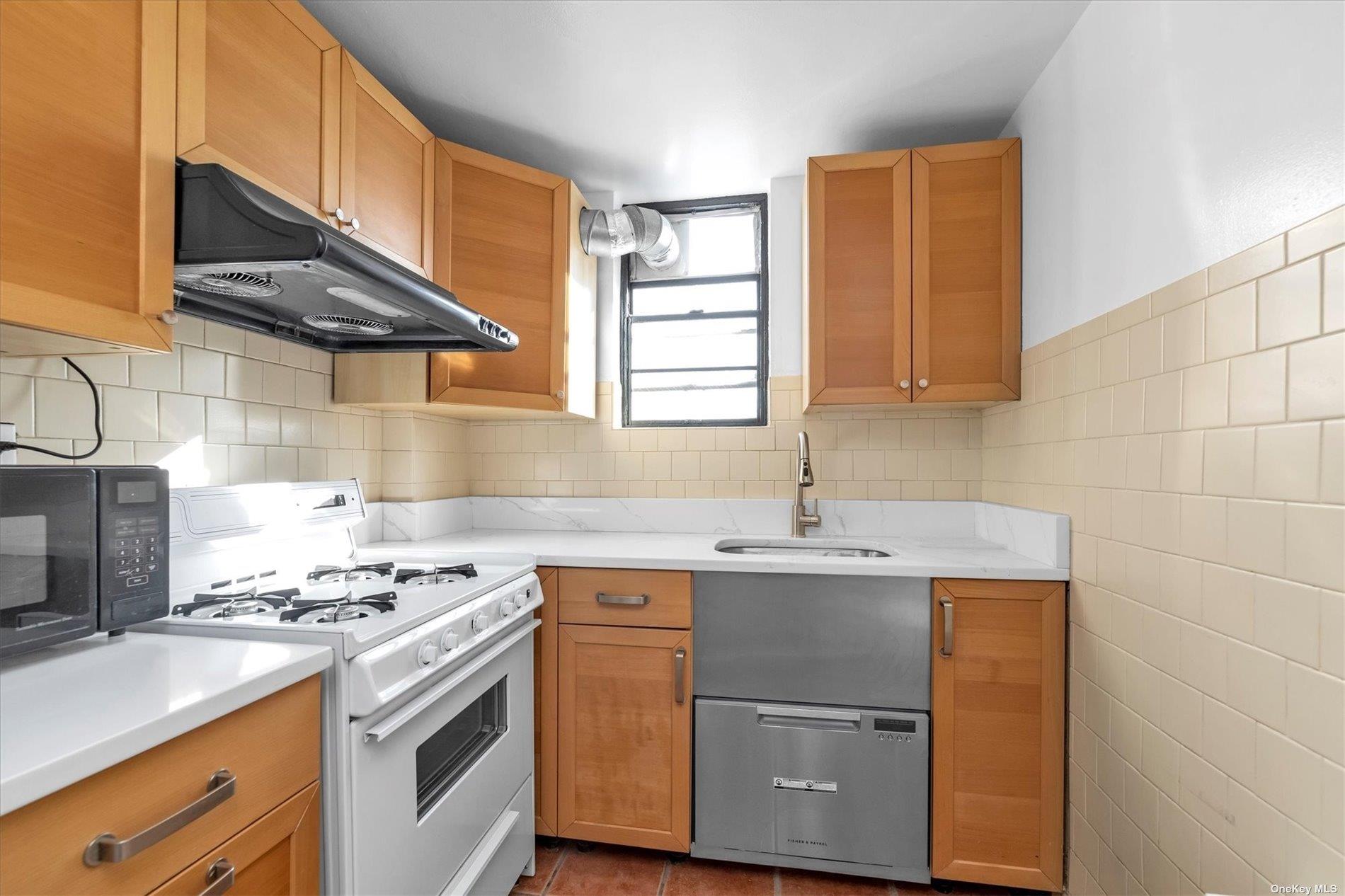 #13 photo, 107-40 Queens Boulevard, Forest Hills , NY 11375