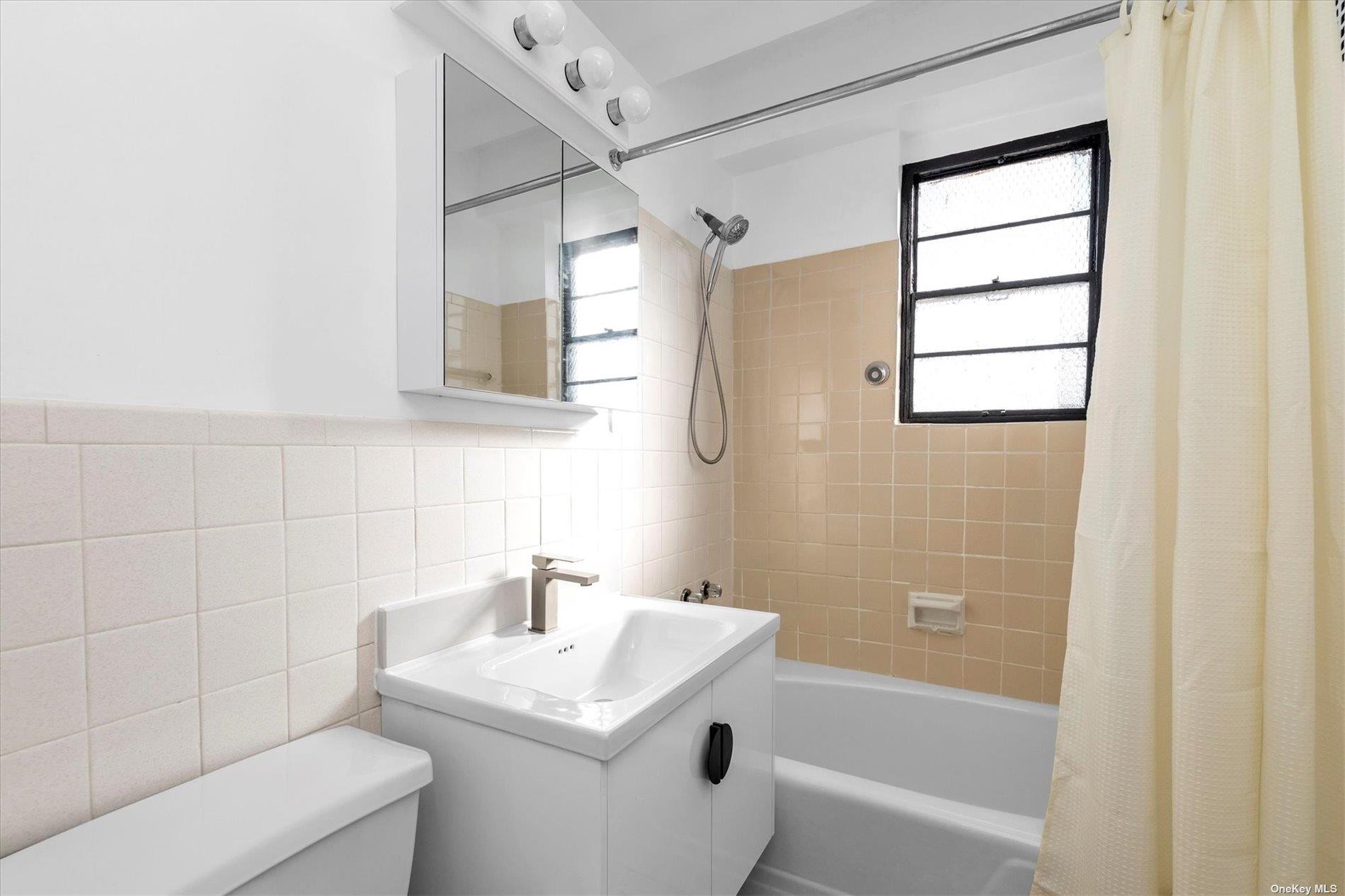 #18 photo, 107-40 Queens Boulevard, Forest Hills , NY 11375