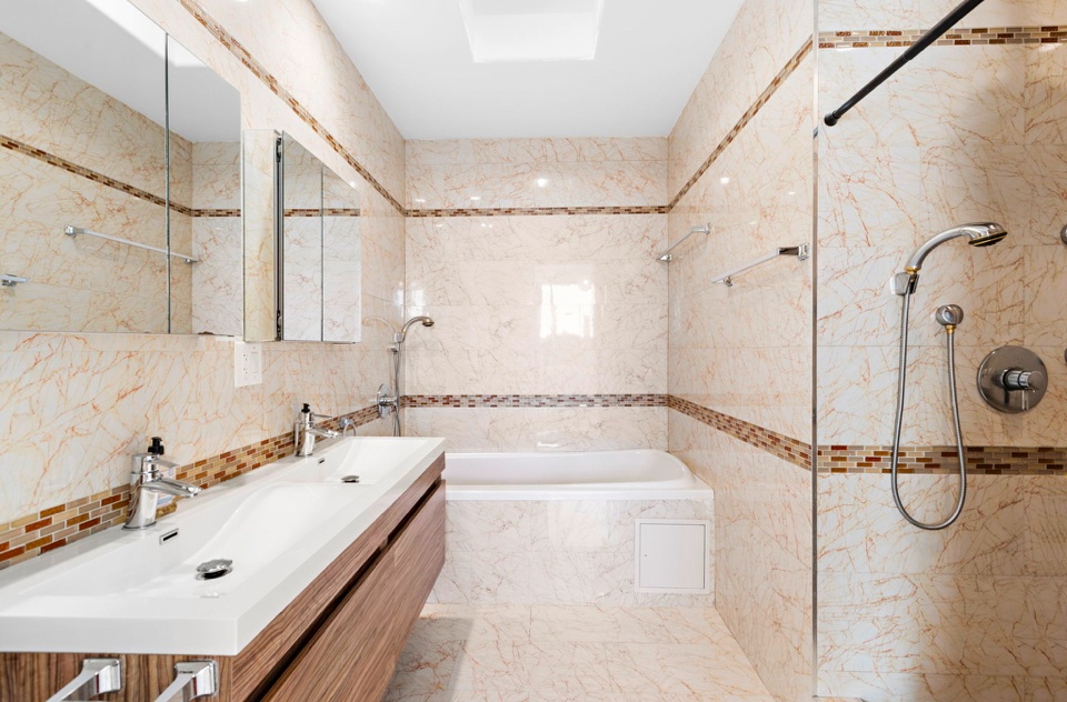 #9 photo, 63-36 99th Street, Forest Hills , NY 11374