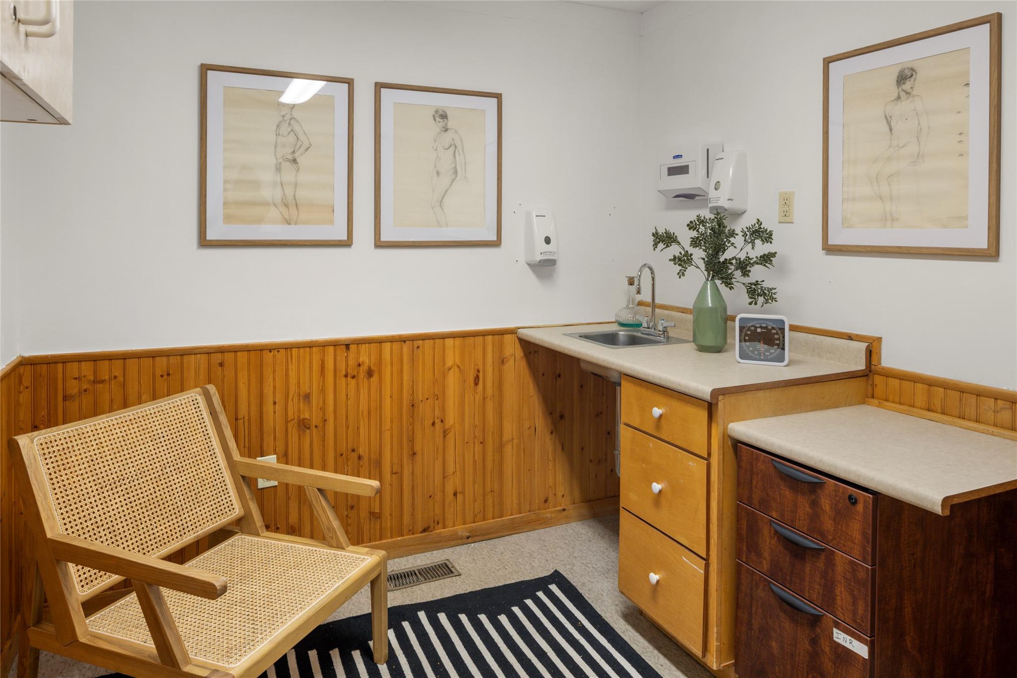 #14 photo, 2400 US-9, Hudson , NY 12534