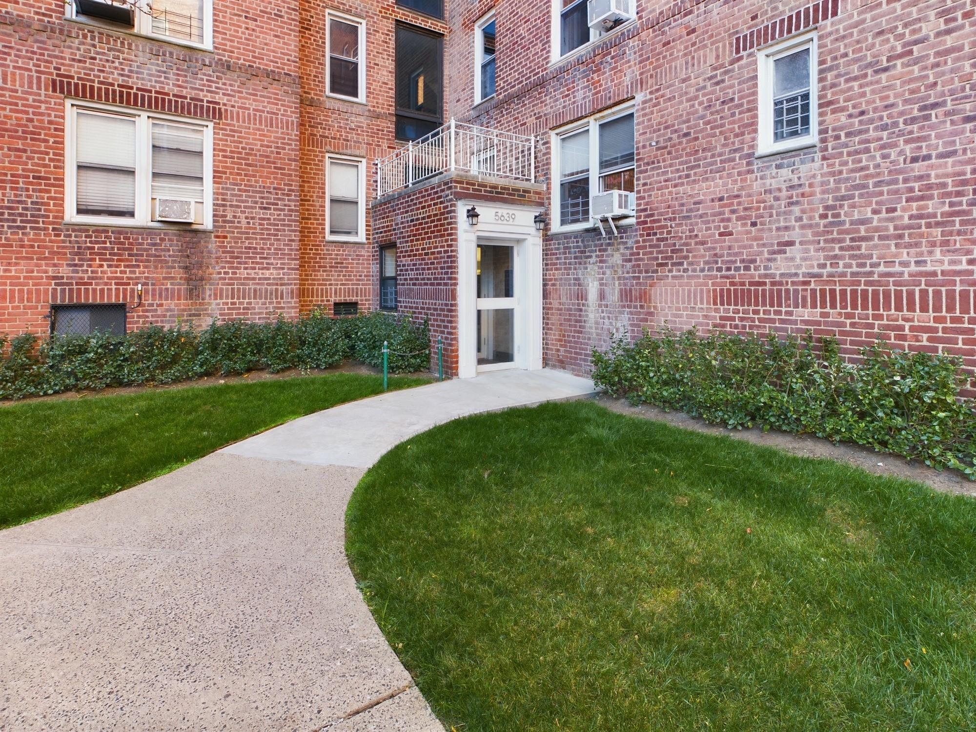 #2 photo, 5639 Netherland Avenue, Bronx , NY 10471