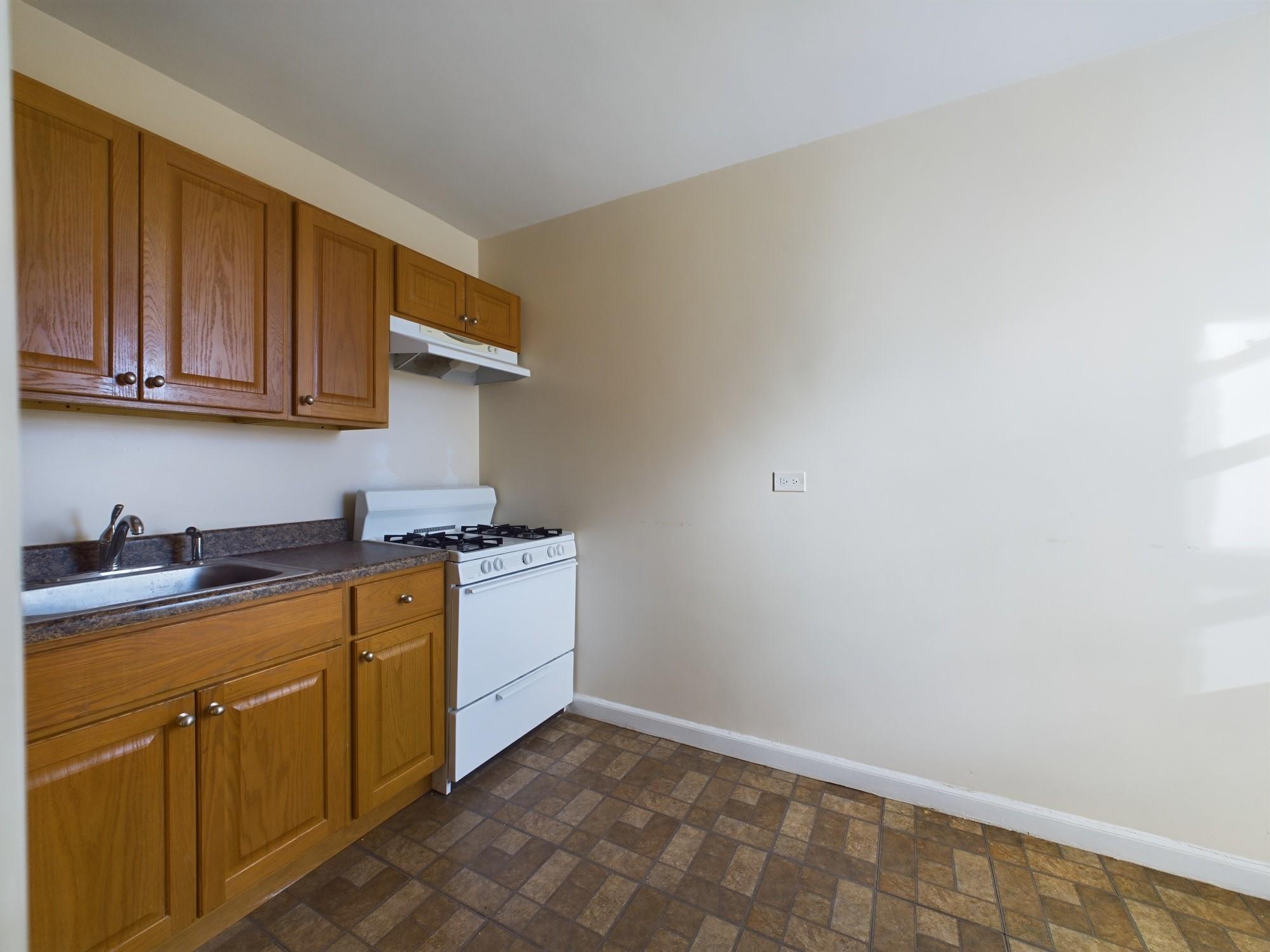 #7 photo, 5639 Netherland Avenue, Bronx , NY 10471