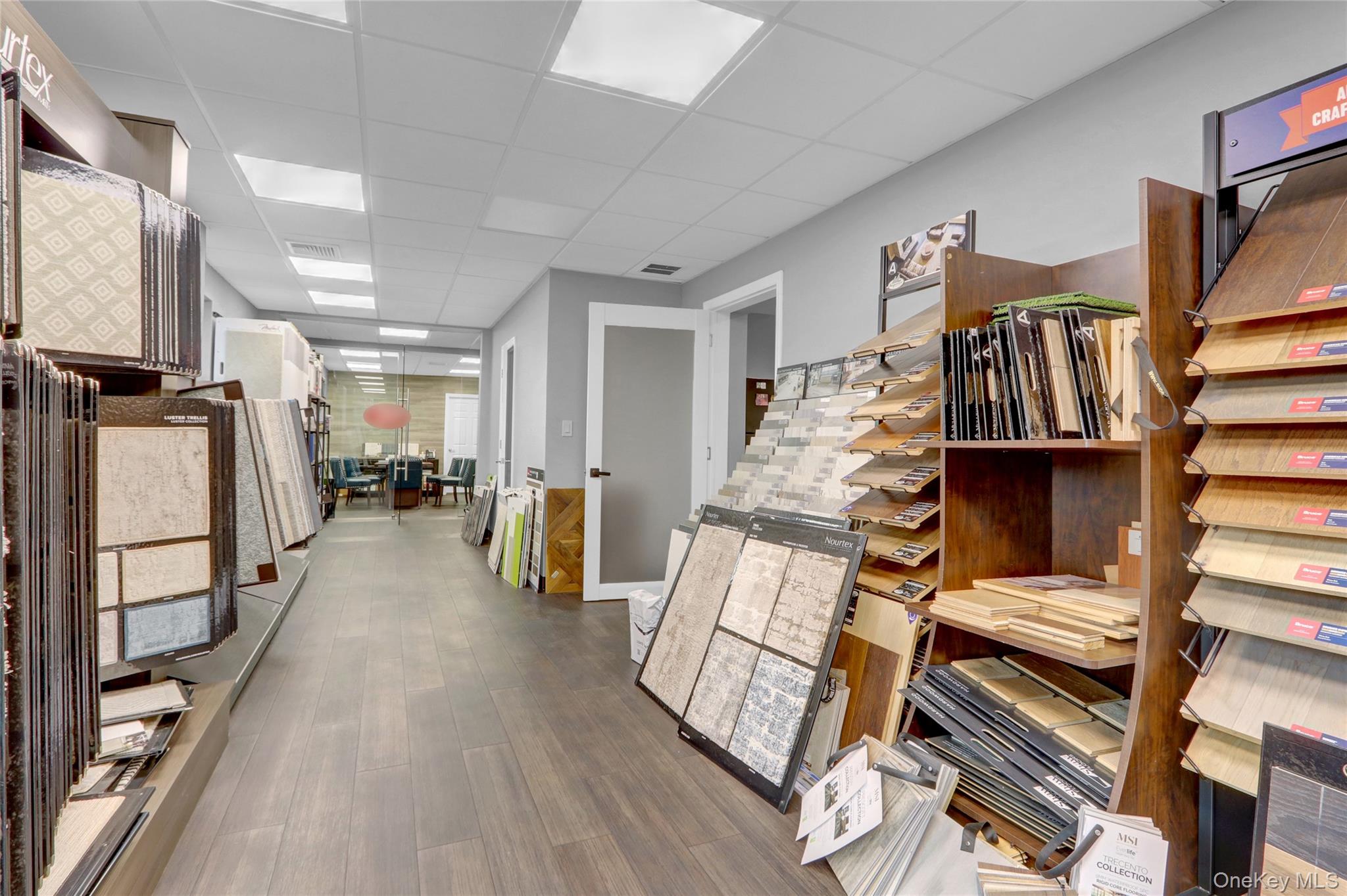 #3 photo, 665 Commercial Avenue, ナッソー郡 Garden City , NY 11530