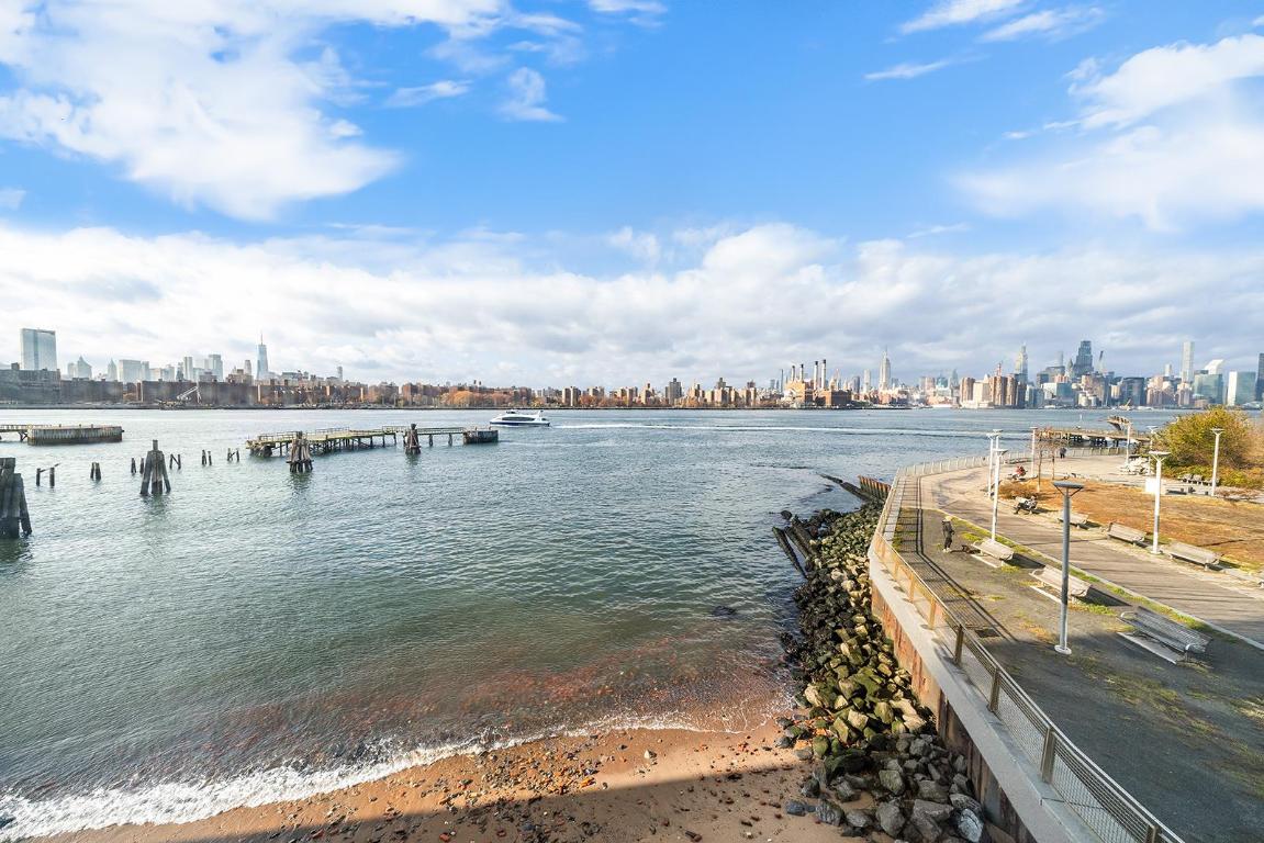 #3 photo, 184 KENT Avenue, ブルックリン区 Williamsburg,North , NY 11249