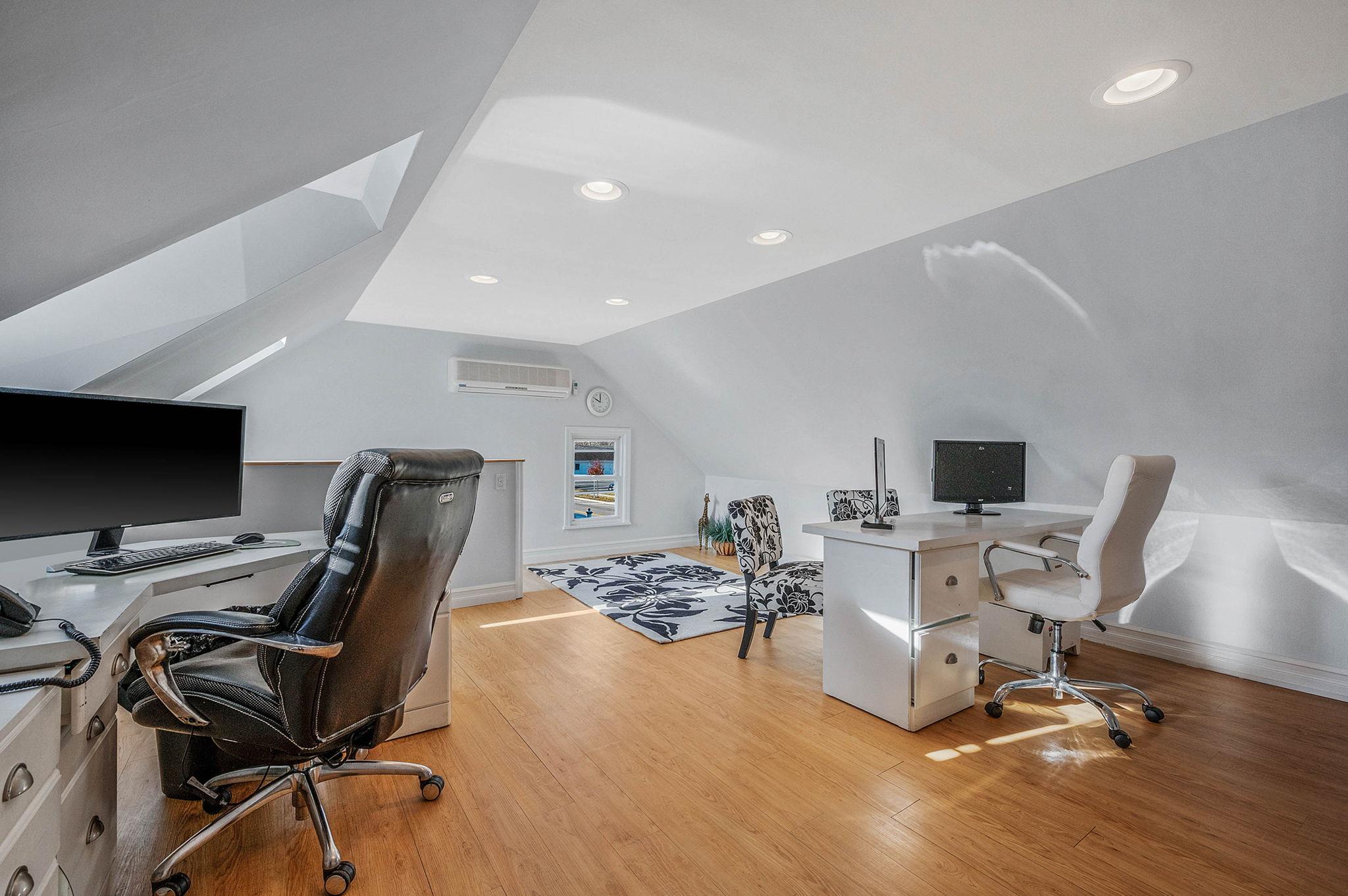 #13 photo, 280 W.Main Street, サフォーク郡 Sayville , NY 11782