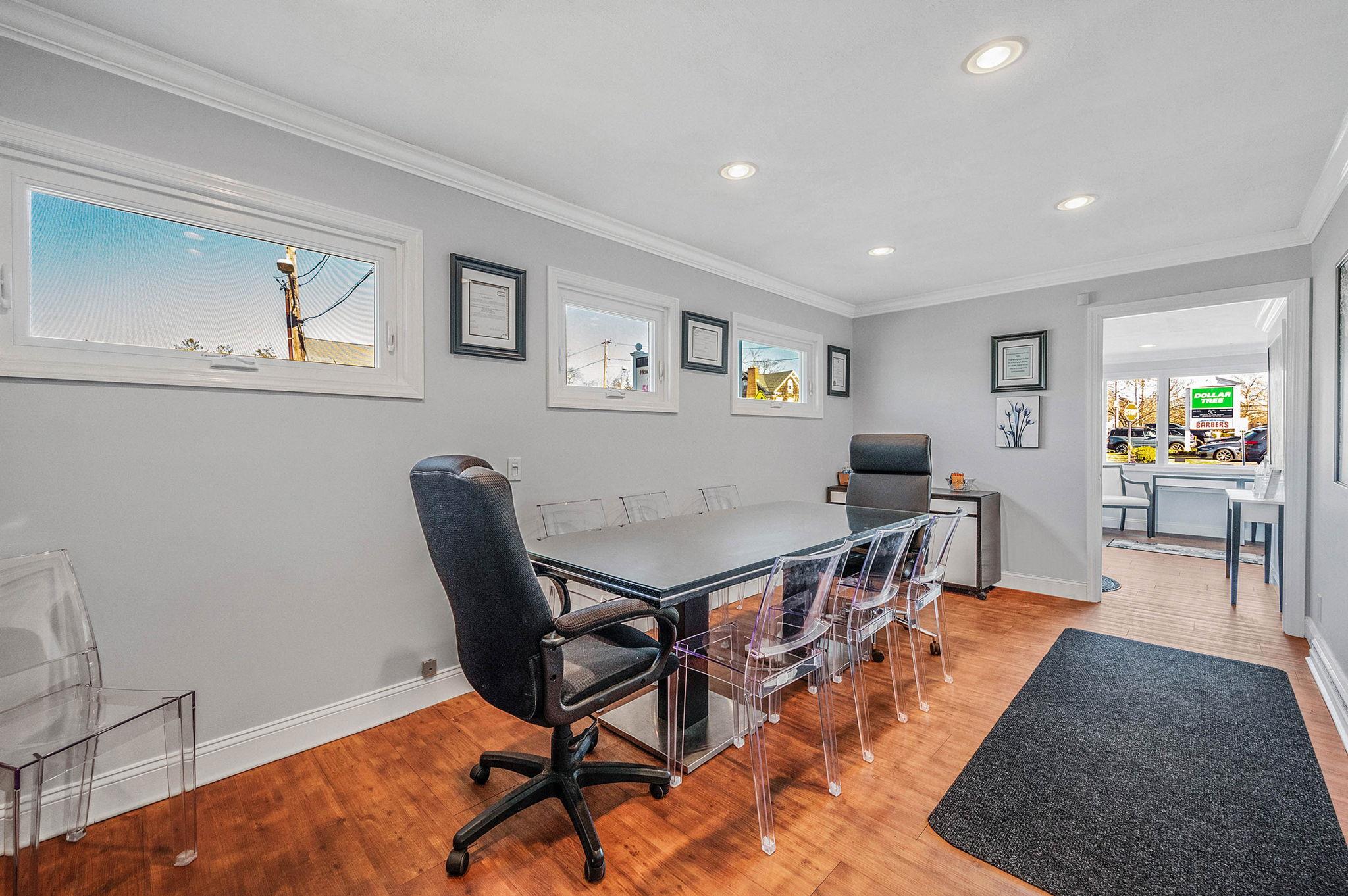 #18 photo, 280 W.Main Street, サフォーク郡 Sayville , NY 11782