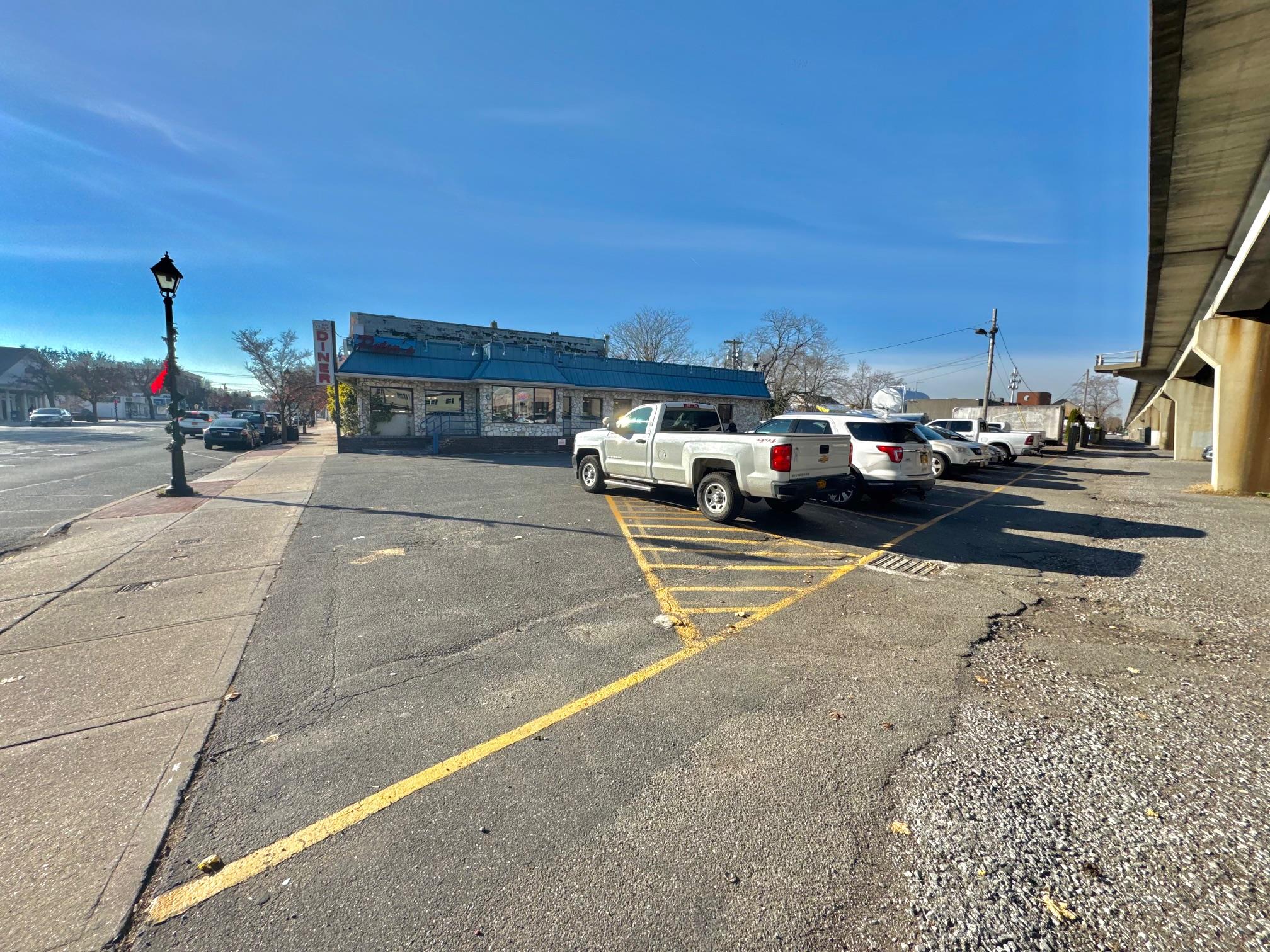 #16 photo, 232-236 Broadway, サフォーク郡 Amityville , NY 11701