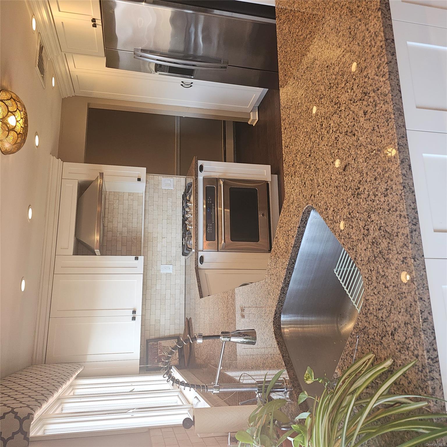 #19 photo, 124 Mayhew Avenue, Babylon , NY 11702