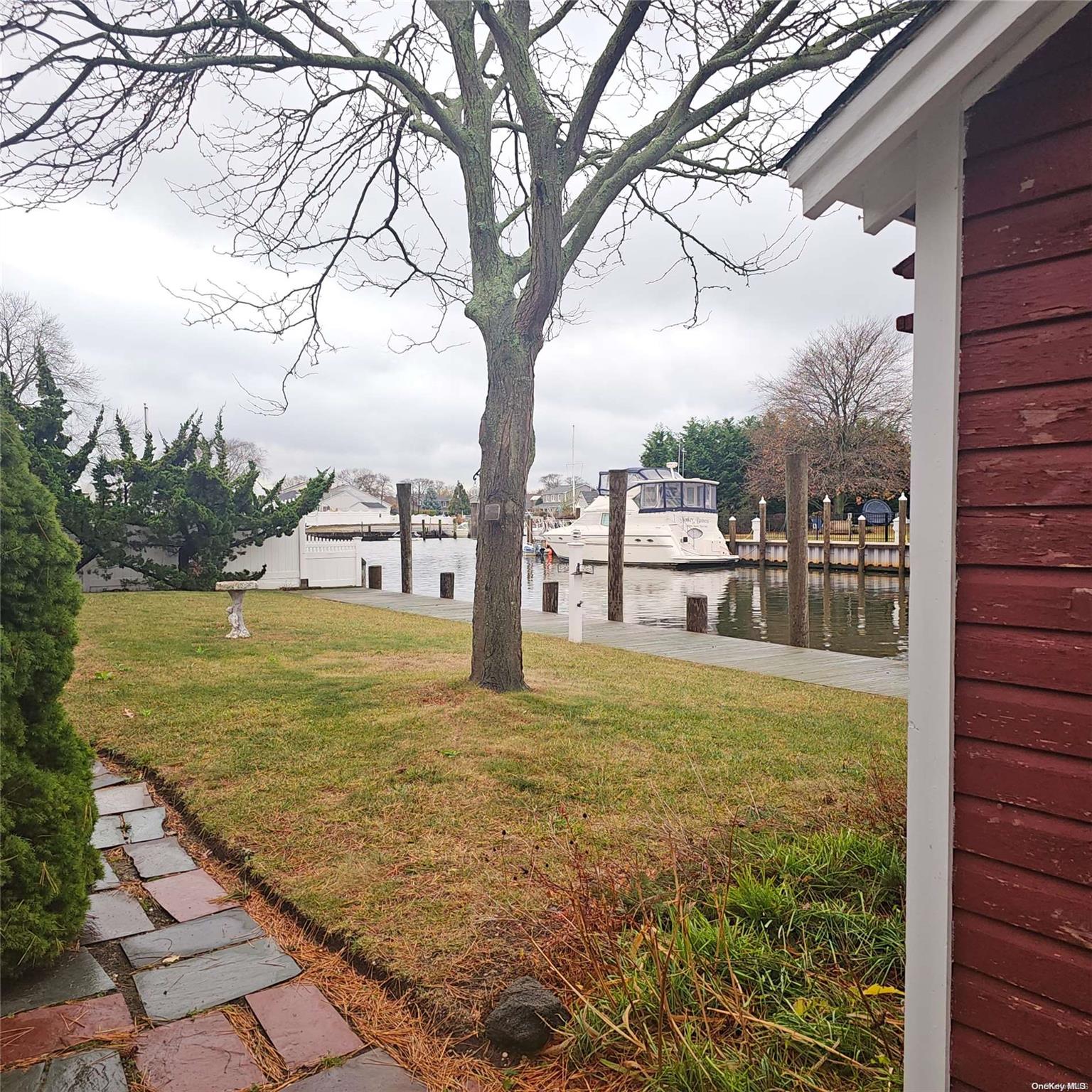 #2 photo, 124 Mayhew Avenue, Babylon , NY 11702