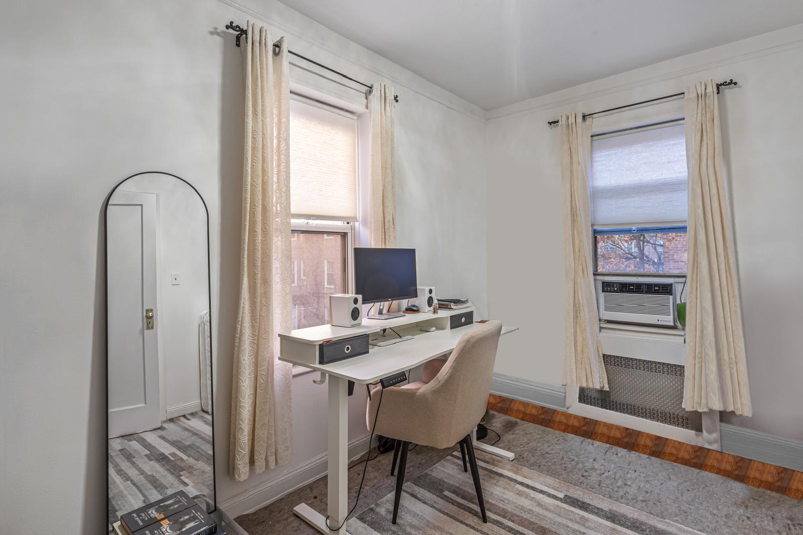 #12 photo, 110-35 72nd Rd, クイーンズ区 Forest Hills , NY 11375