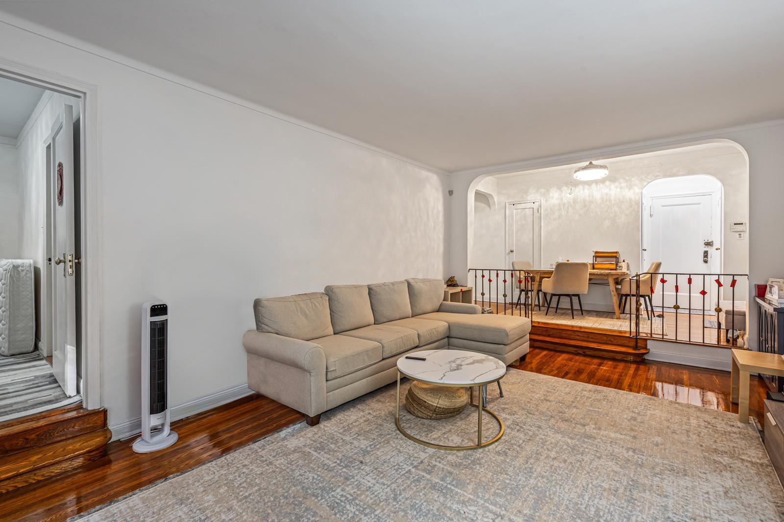 #2 photo, 110-35 72nd Rd, クイーンズ区 Forest Hills , NY 11375