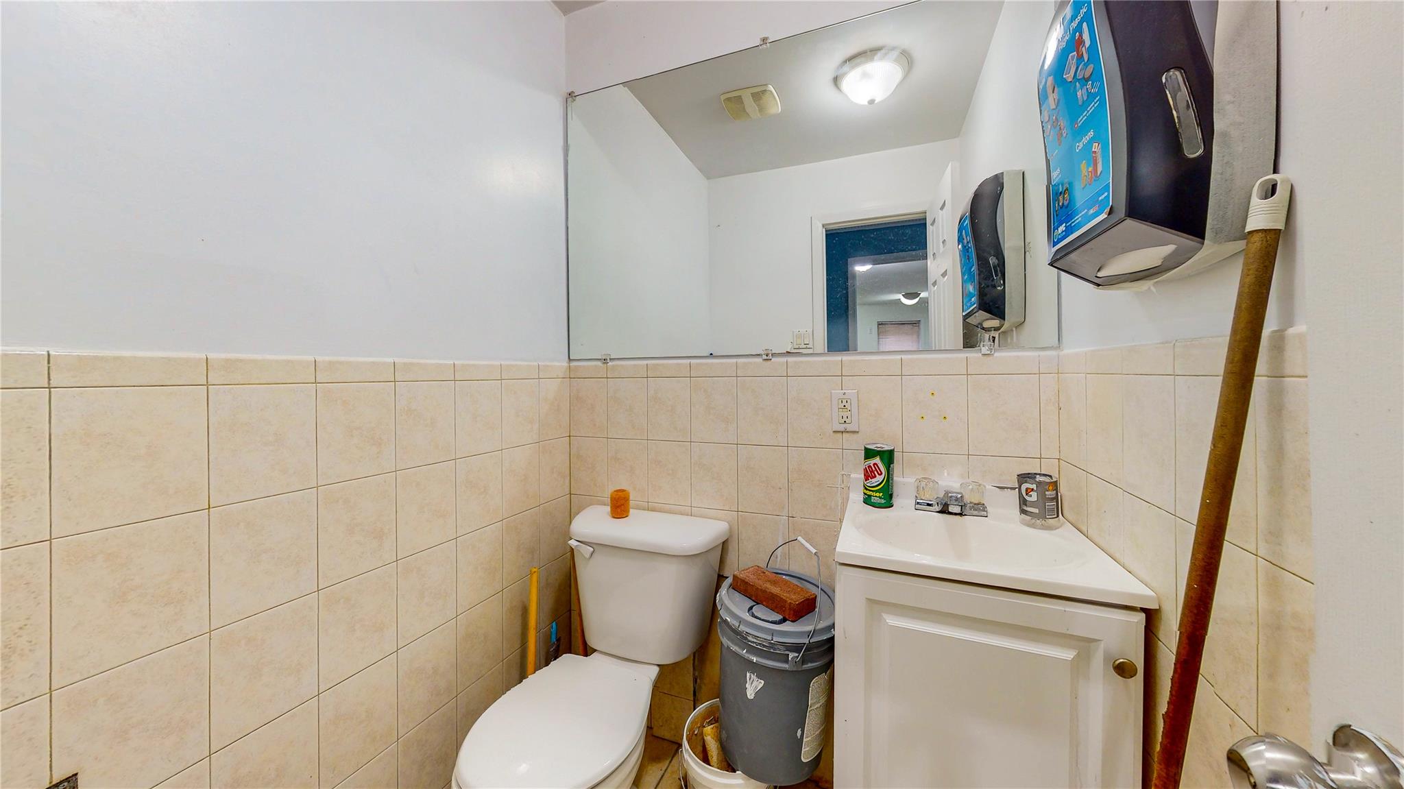 #9 photo, 97-18 Roosevelt Avenue, クイーンズ区 Corona , NY 11368