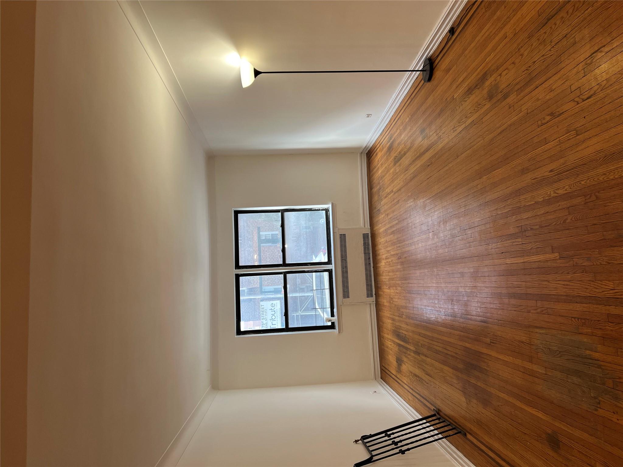 #16 photo, 35-35 75th Street       Apartment 127 Street, クイーンズ区 Jackson Heights , NY 11372