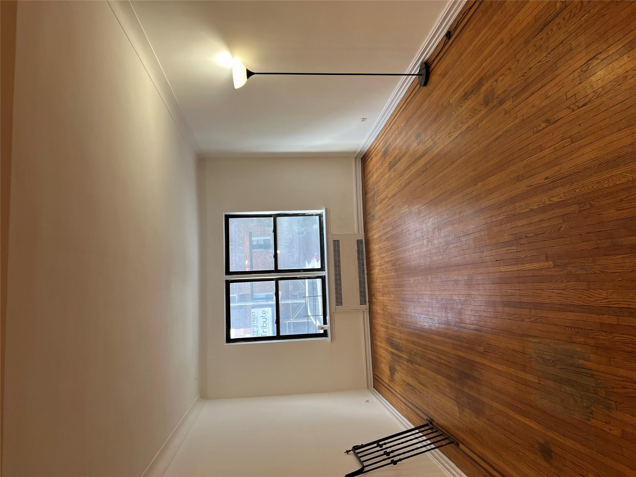 #17 photo, 35-35 75th Street       Apartment 127 Street, クイーンズ区 Jackson Heights , NY 11372