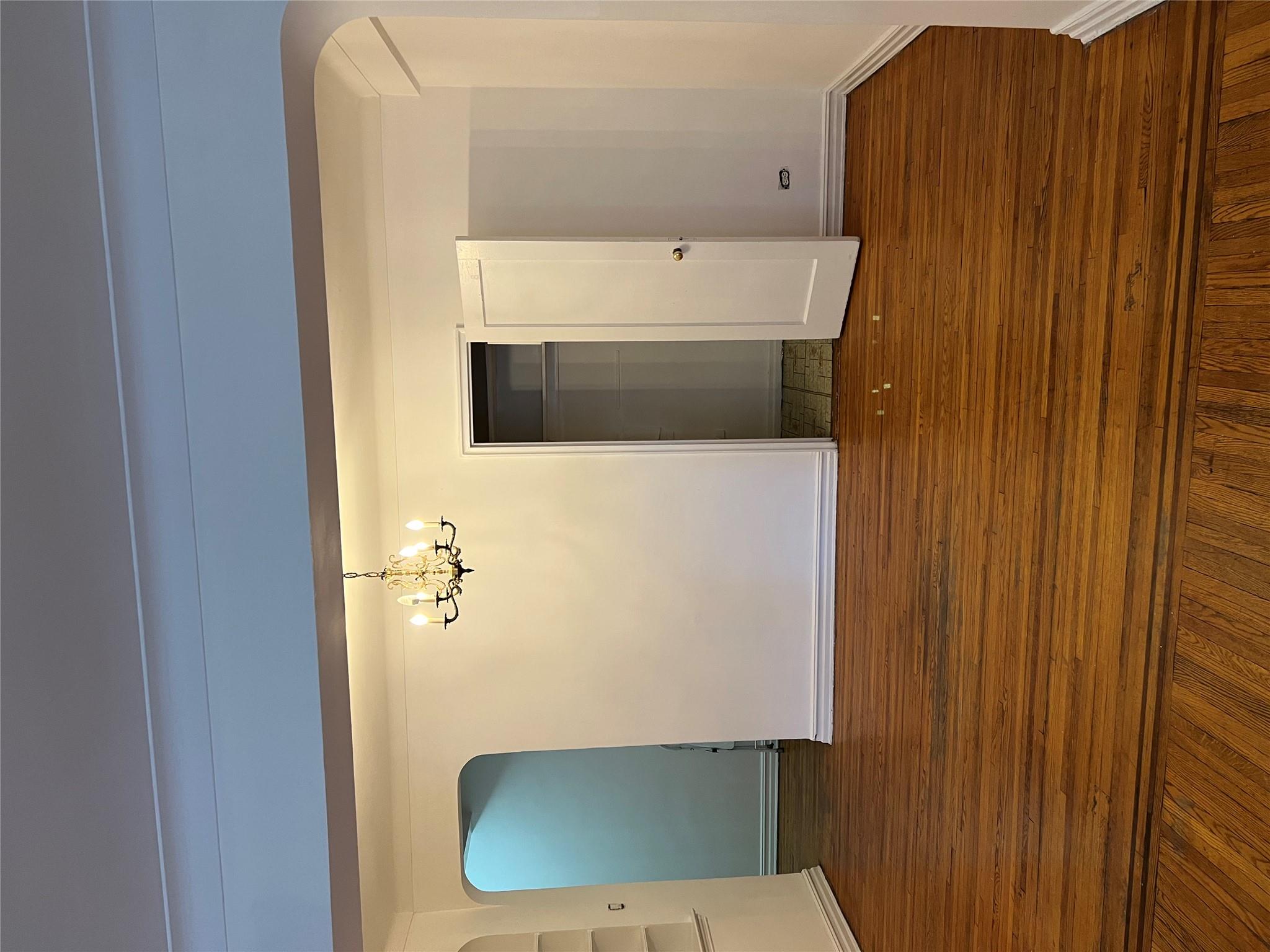 #18 photo, 35-35 75th Street       Apartment 127 Street, クイーンズ区 Jackson Heights , NY 11372