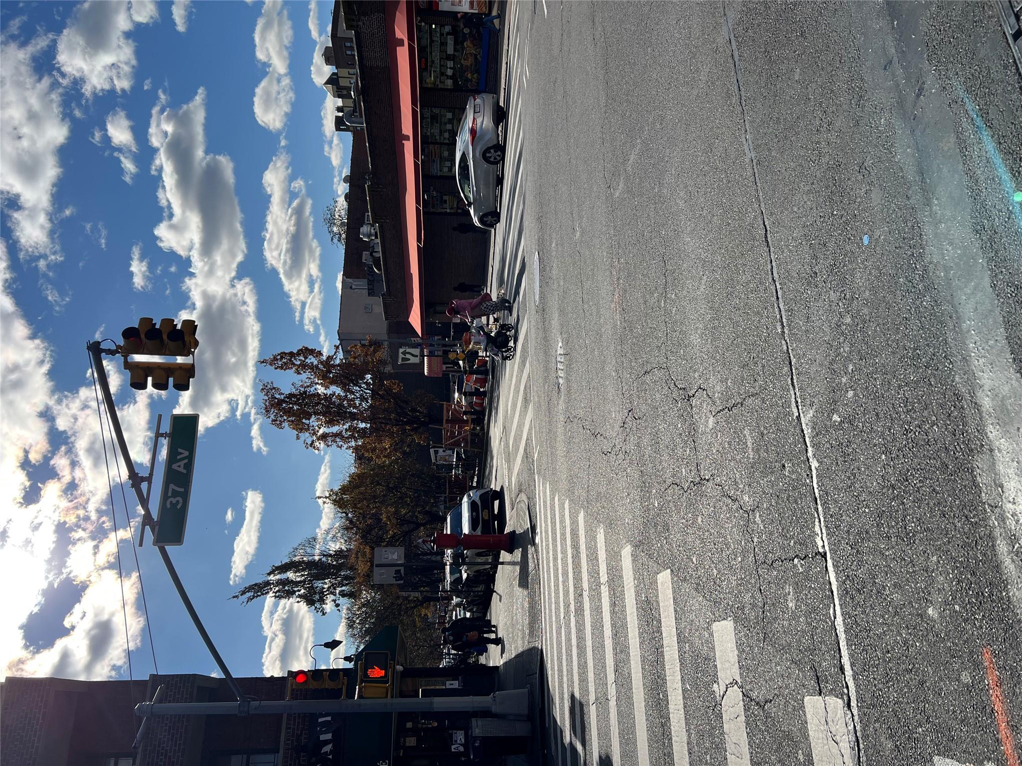 #5 photo, 35-35 75th Street       Apartment 127 Street, クイーンズ区 Jackson Heights , NY 11372