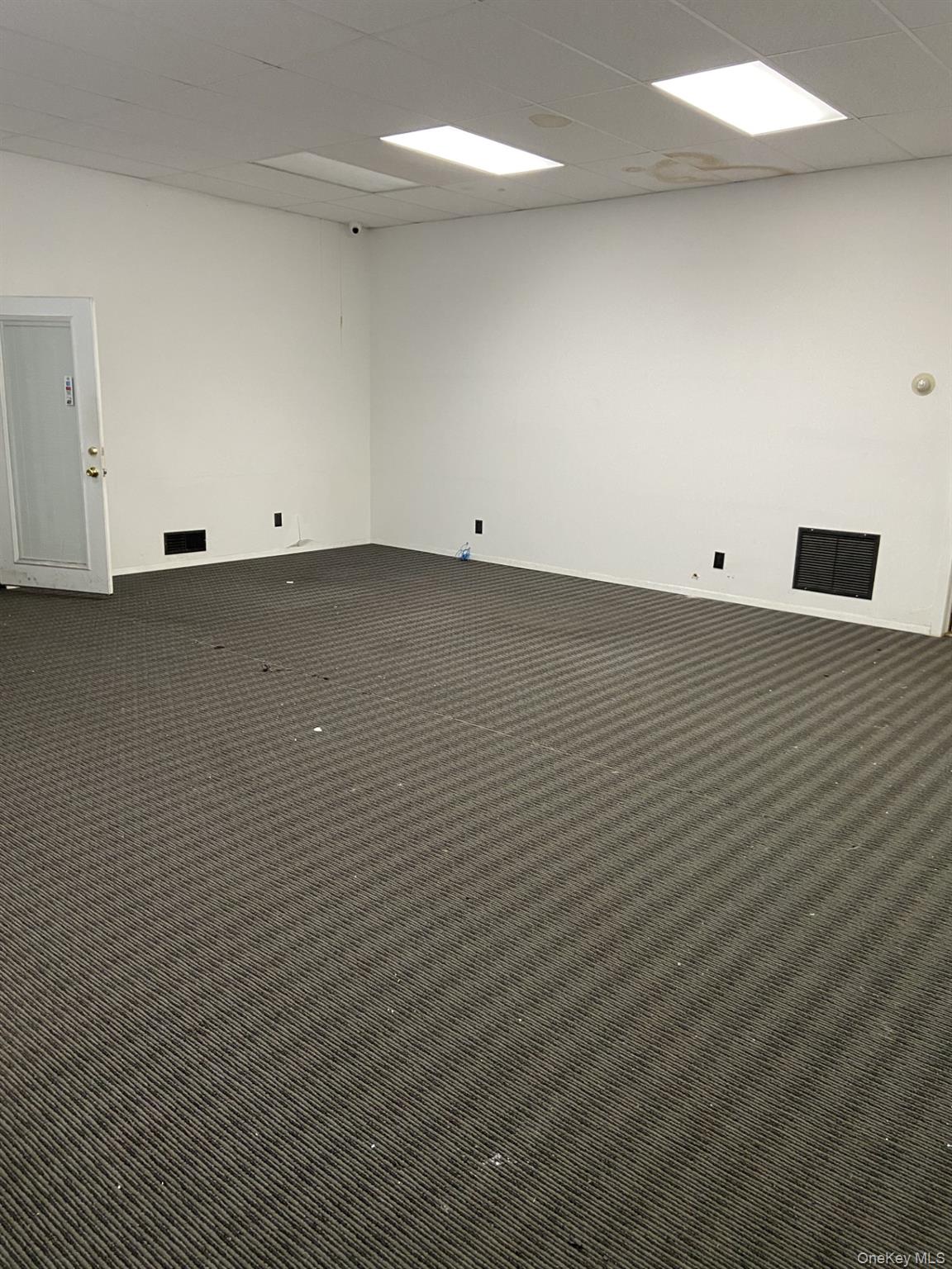 #3 photo, 465-469 Jericho Turnpike, ナッソー郡 Mineola , NY 11501