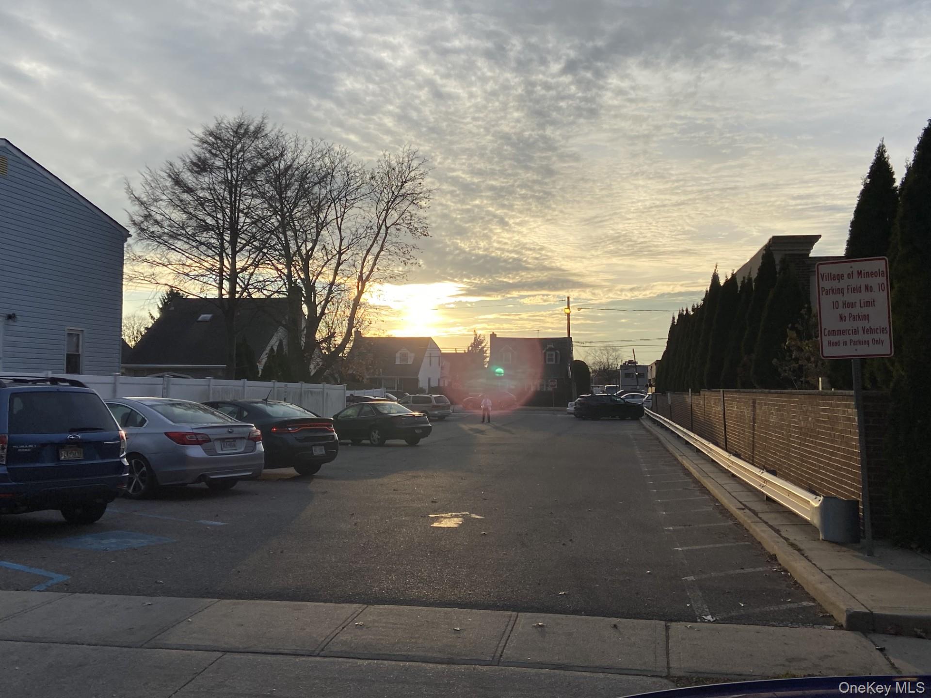 #6 photo, 465-469 Jericho Turnpike, ナッソー郡 Mineola , NY 11501