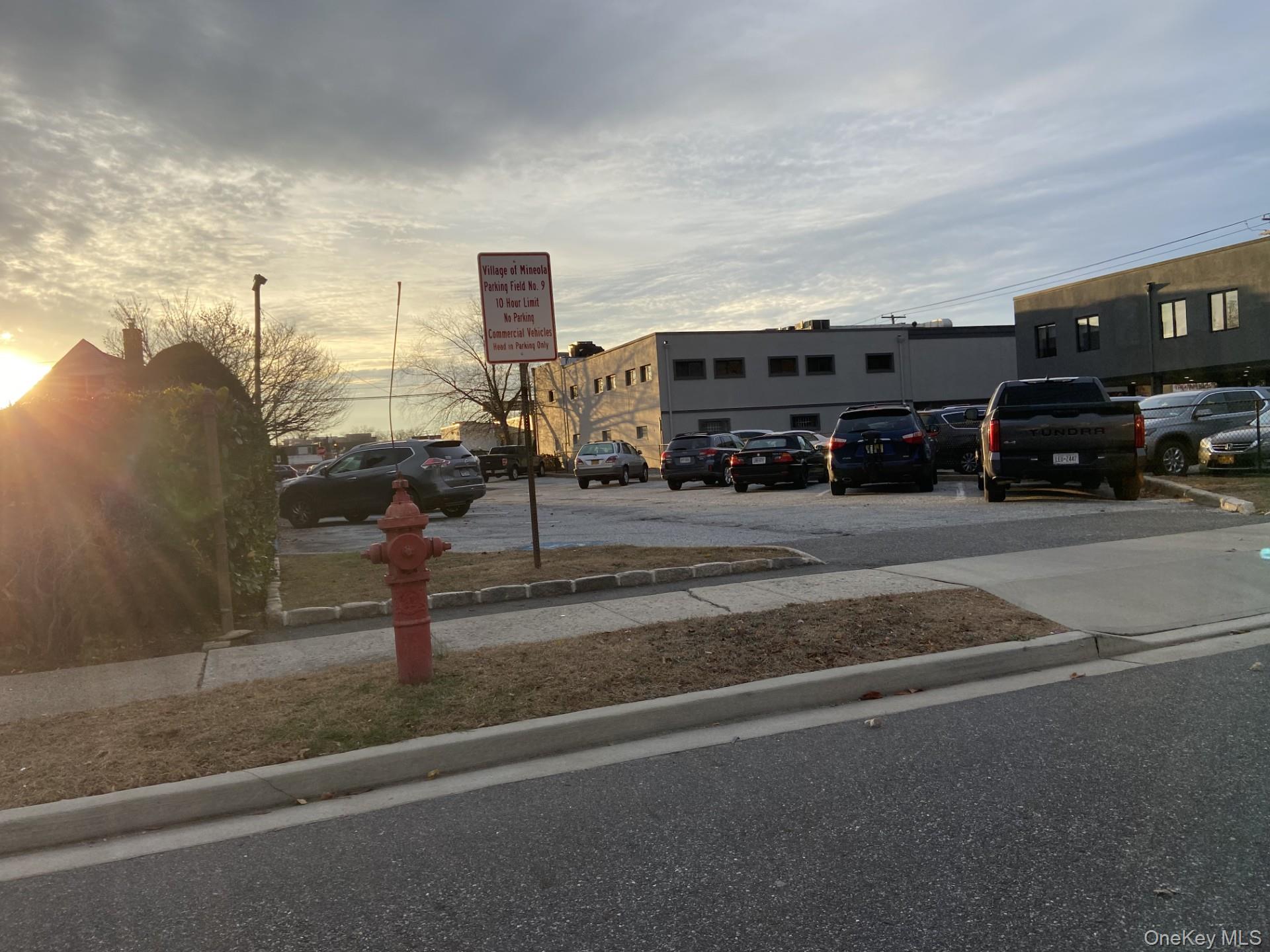 #7 photo, 465-469 Jericho Turnpike, ナッソー郡 Mineola , NY 11501