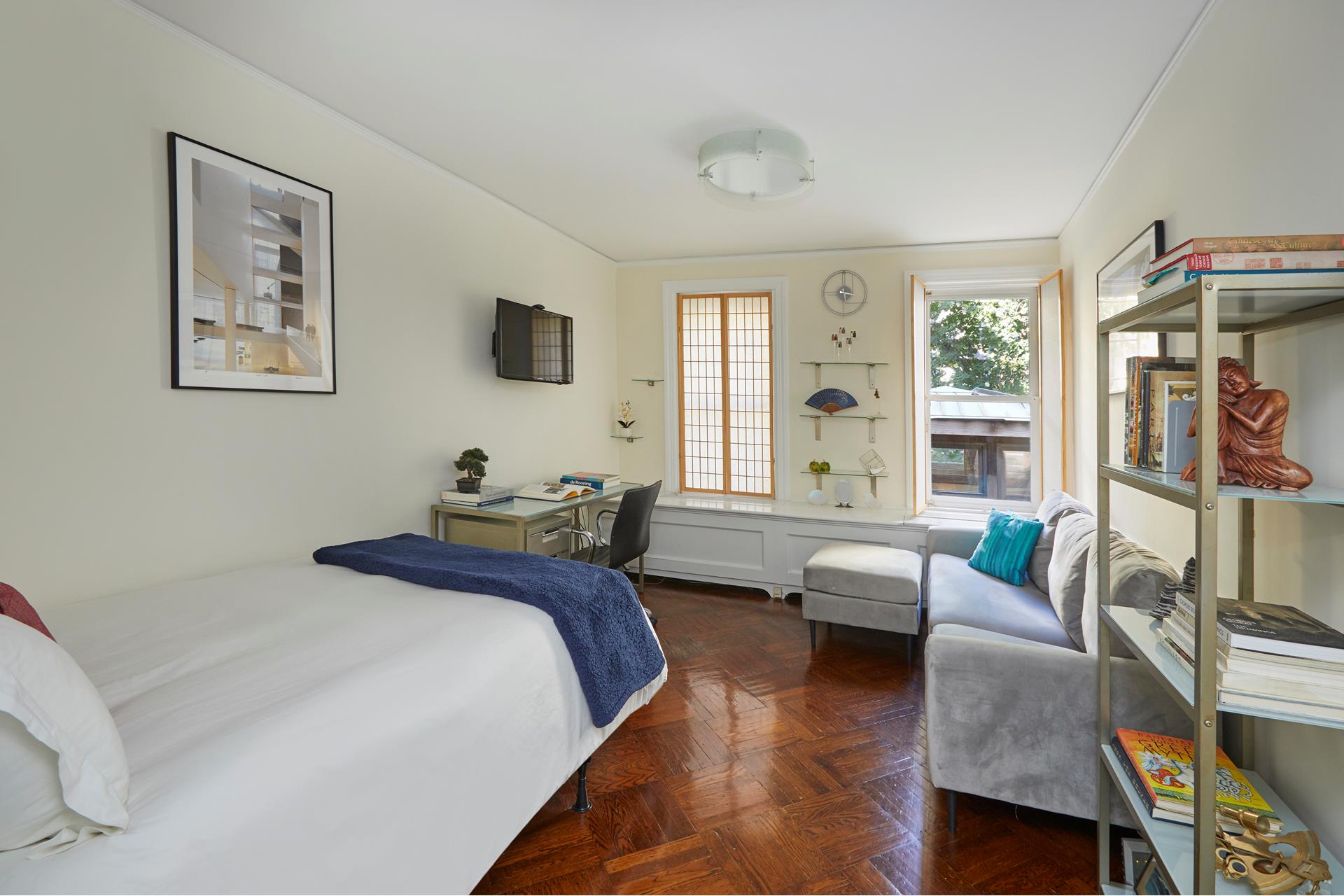 #18 photo, 333 E 51ST Street, Turtle Bay , NY 10022