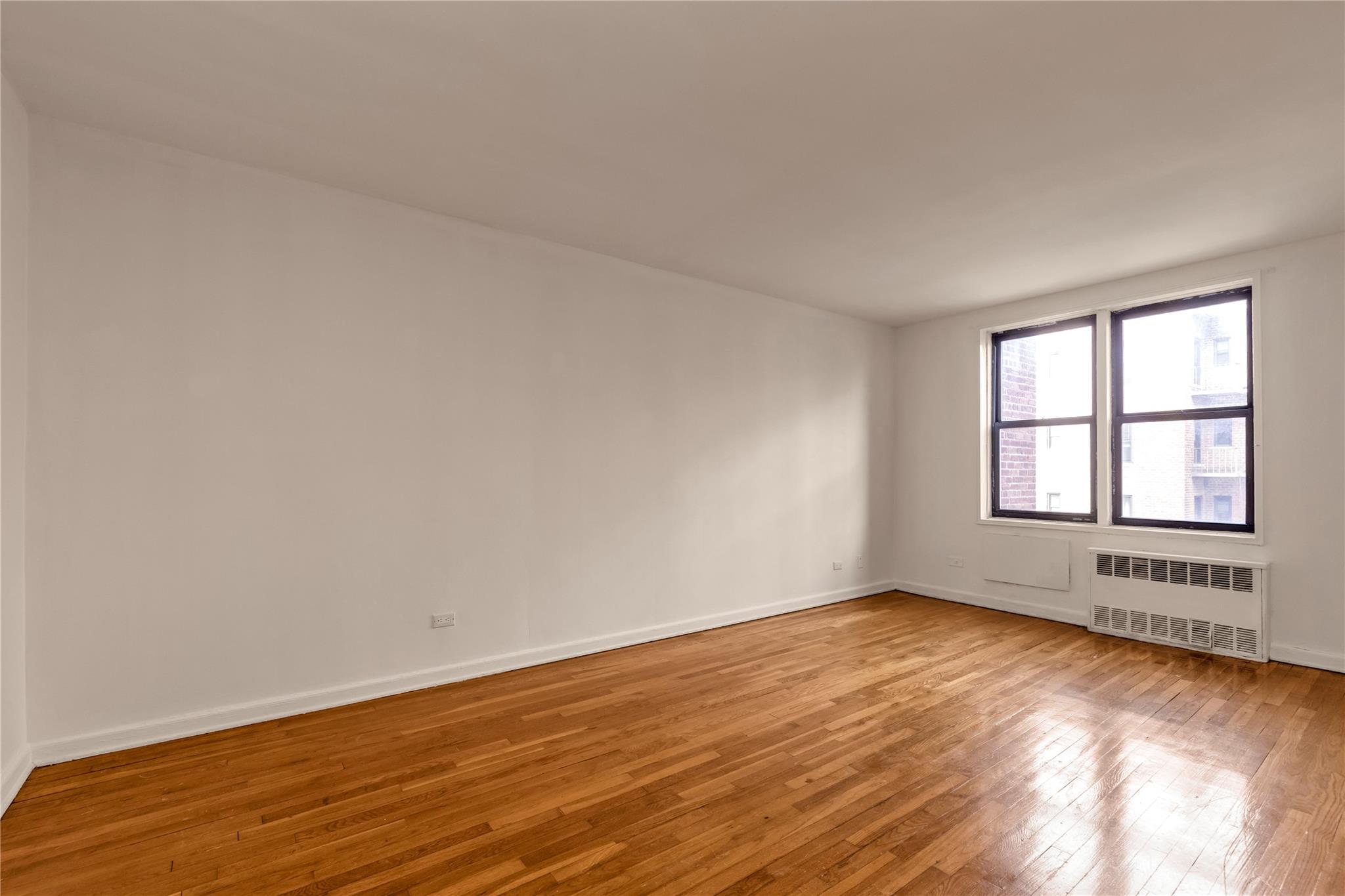 #11 photo, 141-05 Pershing Crescent, Briarwood , NY 11432