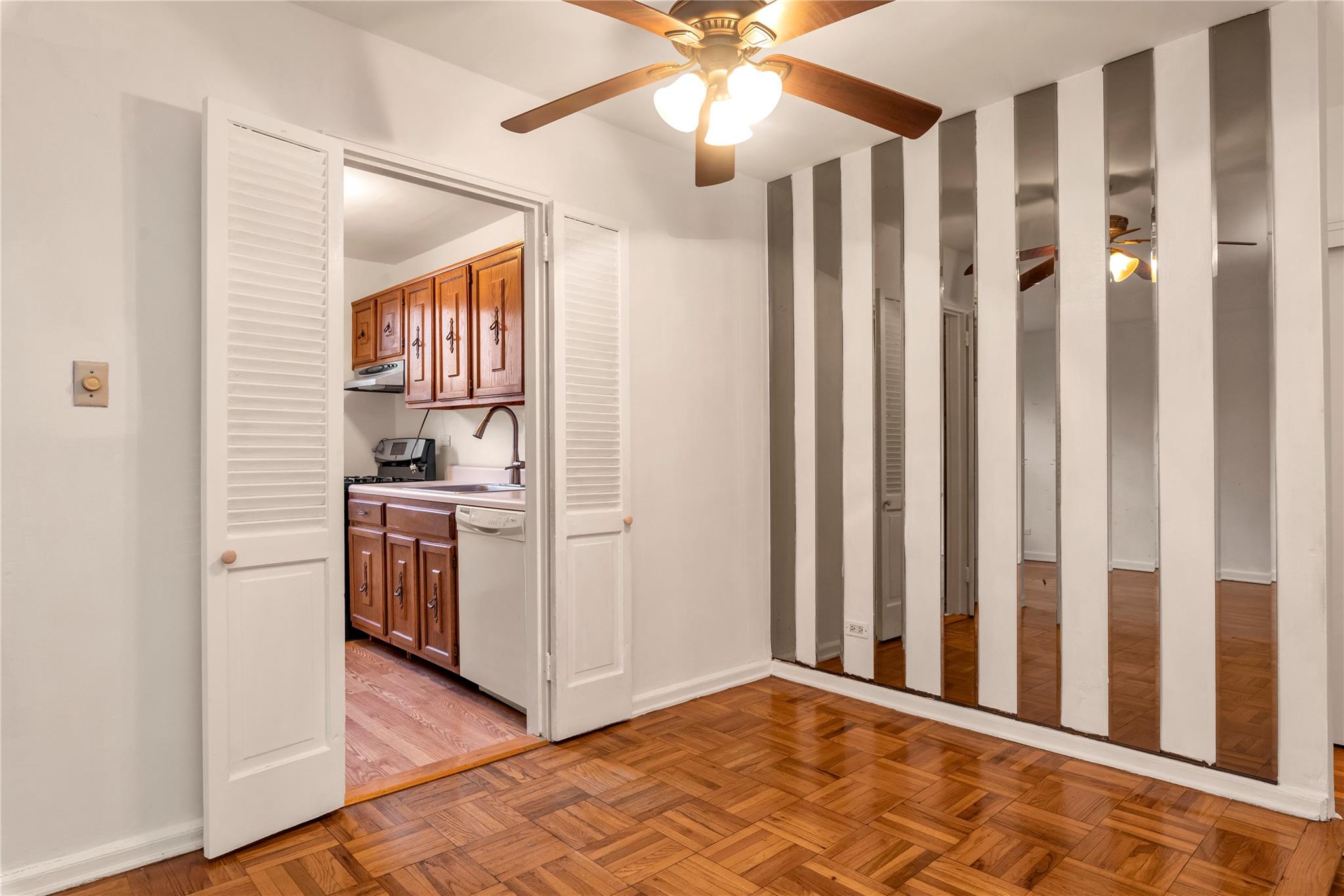 #14 photo, 141-05 Pershing Crescent, Briarwood , NY 11432