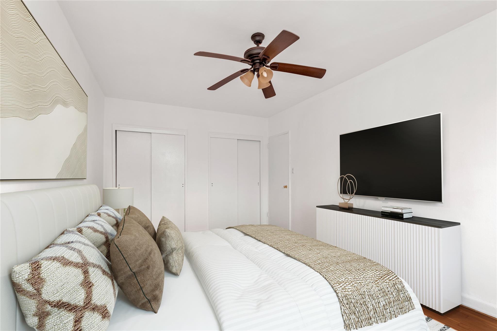 #3 photo, 141-05 Pershing Crescent, Briarwood , NY 11432